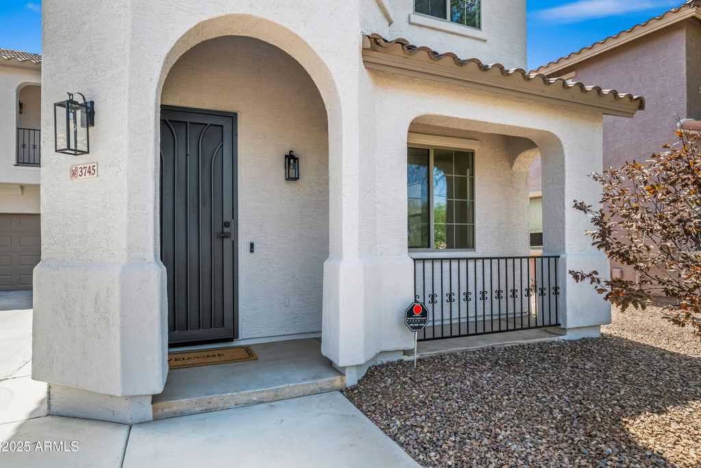 Photo of 3745 E Flamingo Way, Gilbert, AZ 85297 (MLS # 6964993)