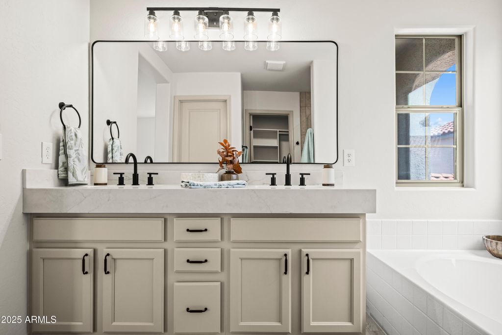 Photo of 3745 E Flamingo Way, Gilbert, AZ 85297 (MLS # 6964993)