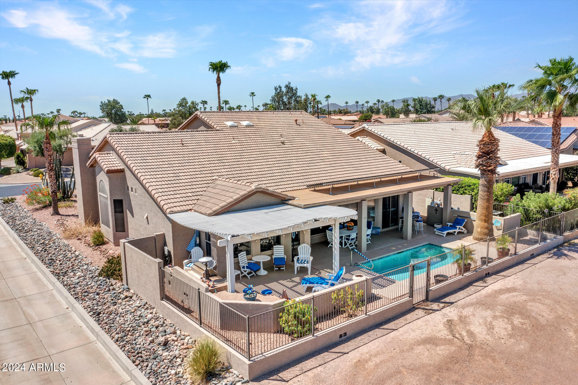 Goodyear, Arizona 85395, United States, 4 Bedrooms Bedrooms, ,3 BathroomsBathrooms,Residential,Pending,43239