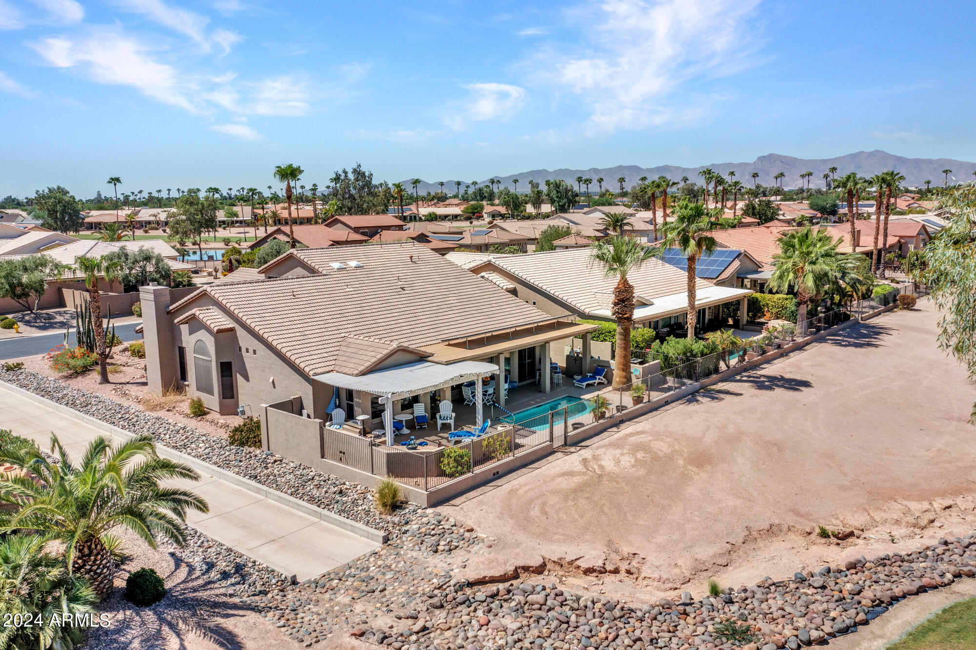 Goodyear, Arizona 85395, United States, 4 Bedrooms Bedrooms, ,3 BathroomsBathrooms,Residential,Pending,43239