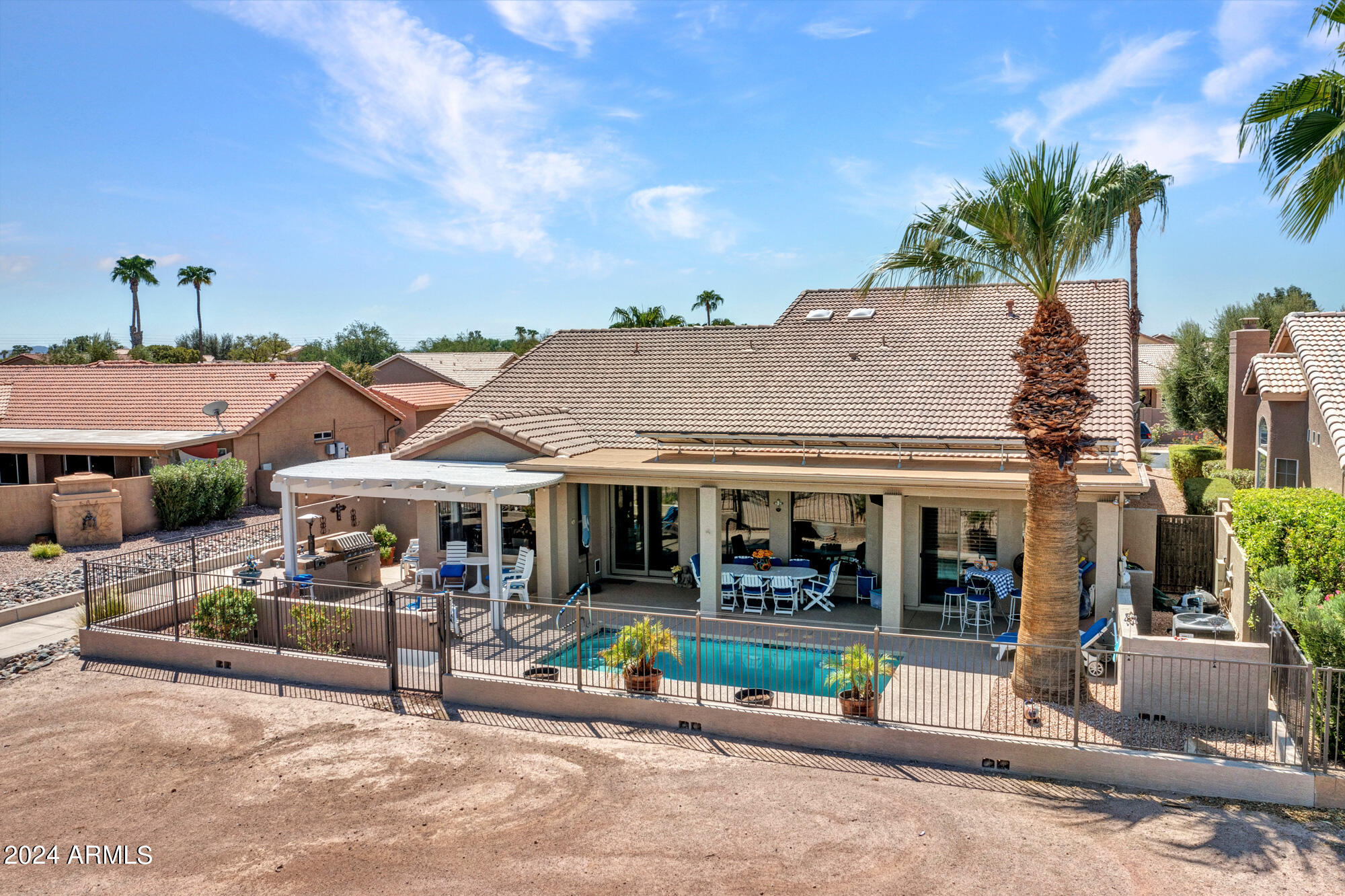 Goodyear, Arizona 85395, United States, 4 Bedrooms Bedrooms, ,3 BathroomsBathrooms,Residential,Pending,43239