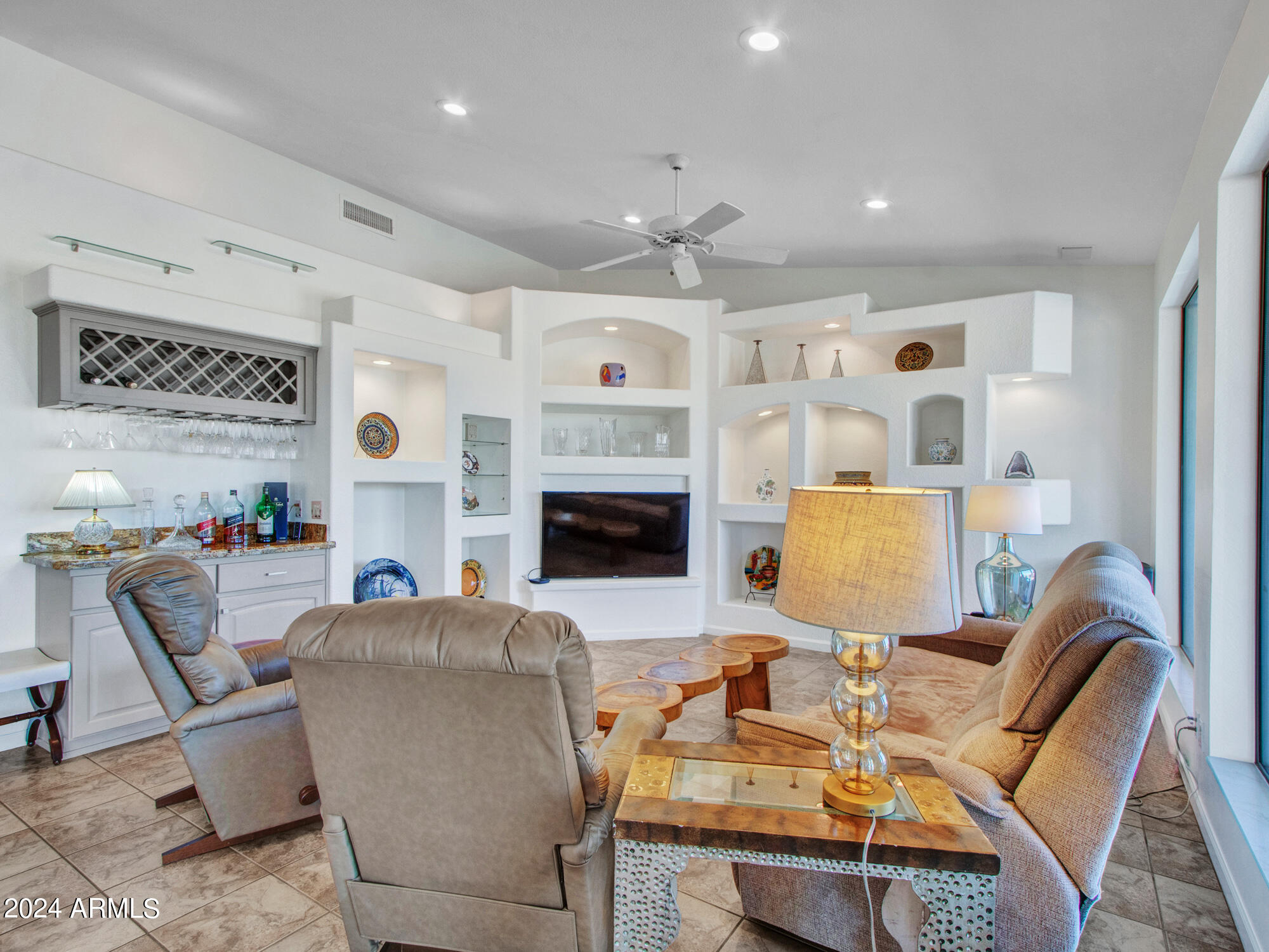 Goodyear, Arizona 85395, United States, 4 Bedrooms Bedrooms, ,3 BathroomsBathrooms,Residential,Pending,43239