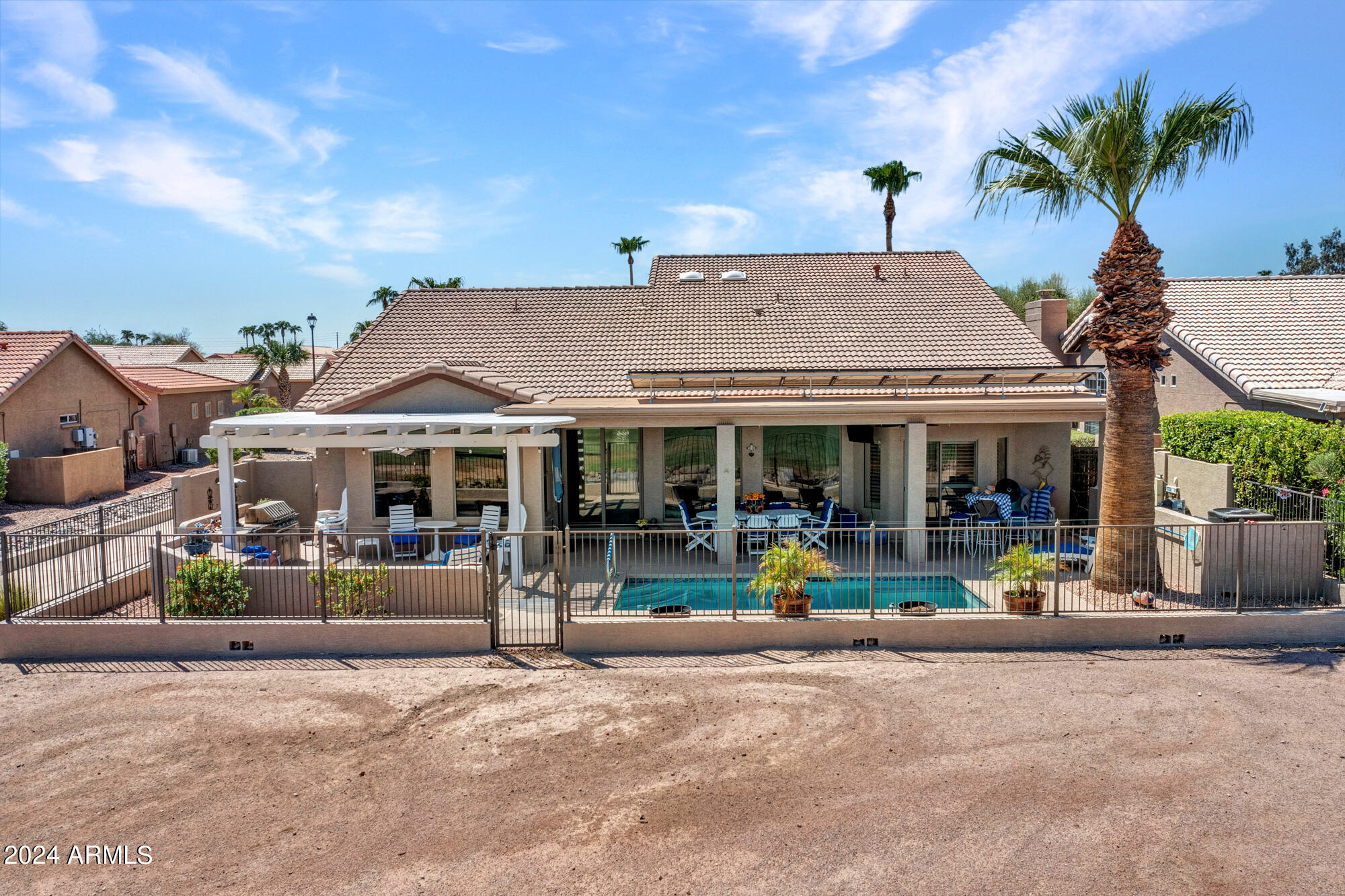 Goodyear, Arizona 85395, United States, 4 Bedrooms Bedrooms, ,3 BathroomsBathrooms,Residential,Pending,43239