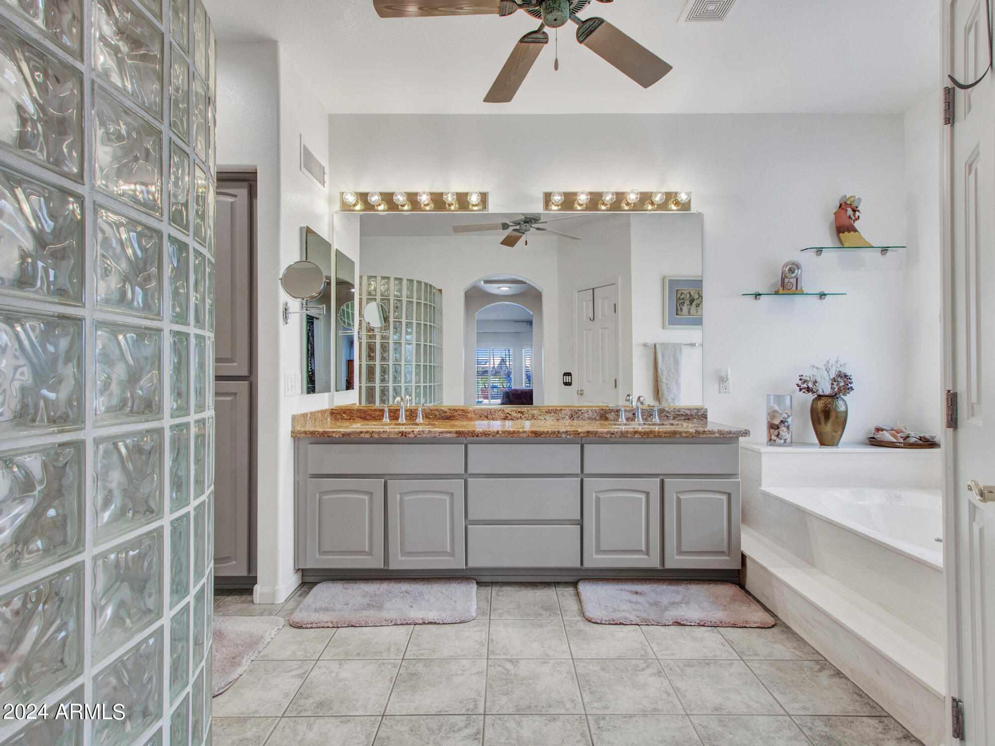 Goodyear, Arizona 85395, United States, 4 Bedrooms Bedrooms, ,3 BathroomsBathrooms,Residential,Pending,43239