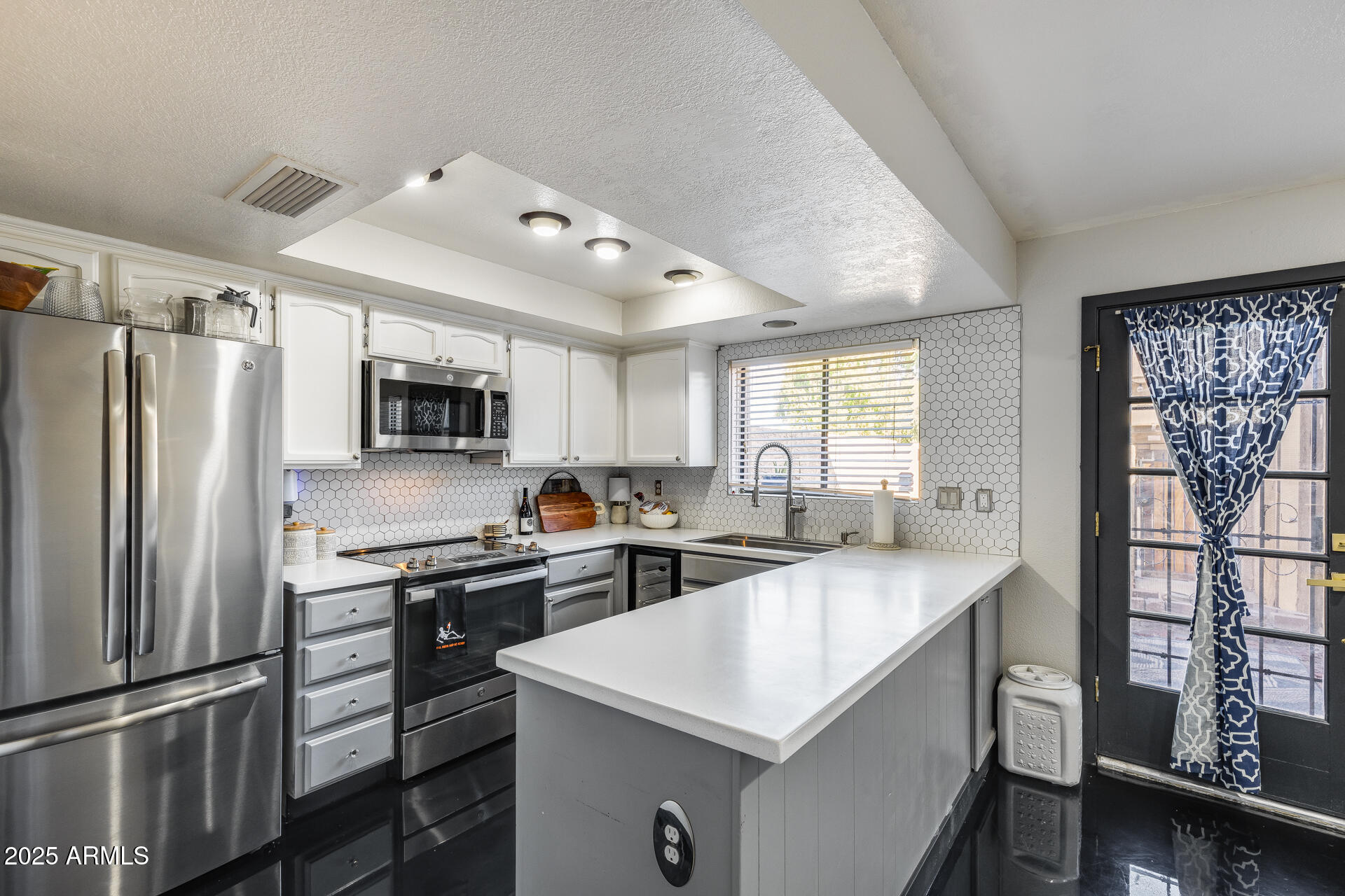 5350 N CENTRAL Avenue 30