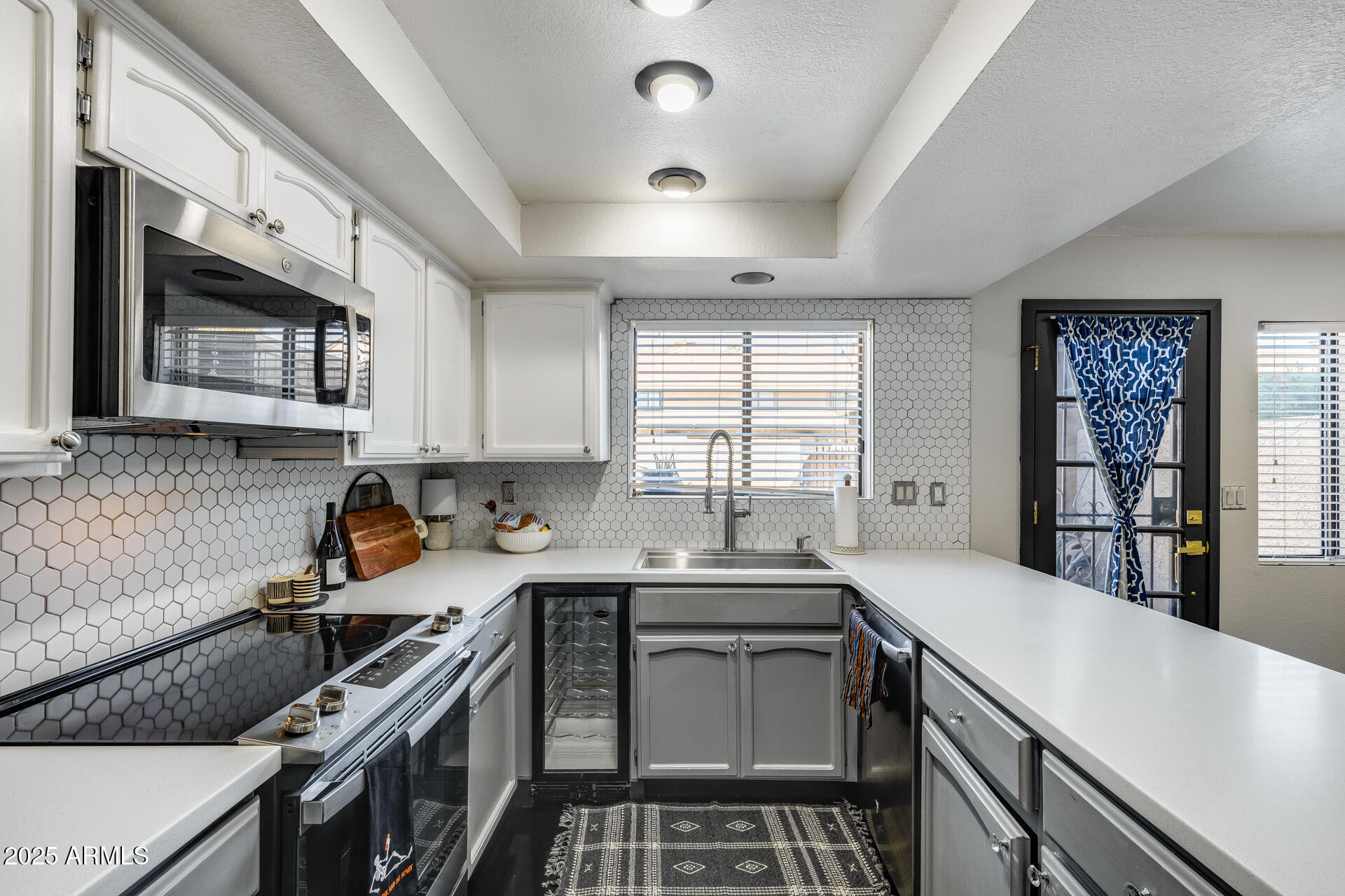 5350 N CENTRAL Avenue 30