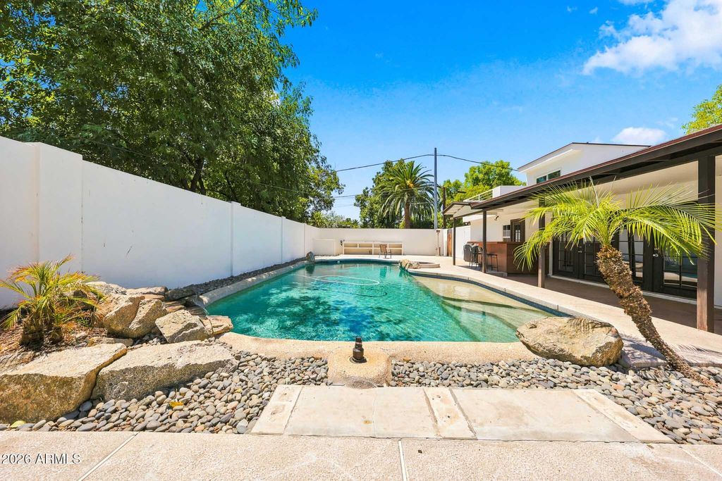 Photo of 137 E Vista Del Cerro Drive, Tempe, AZ 85281 (MLS # 7047489)