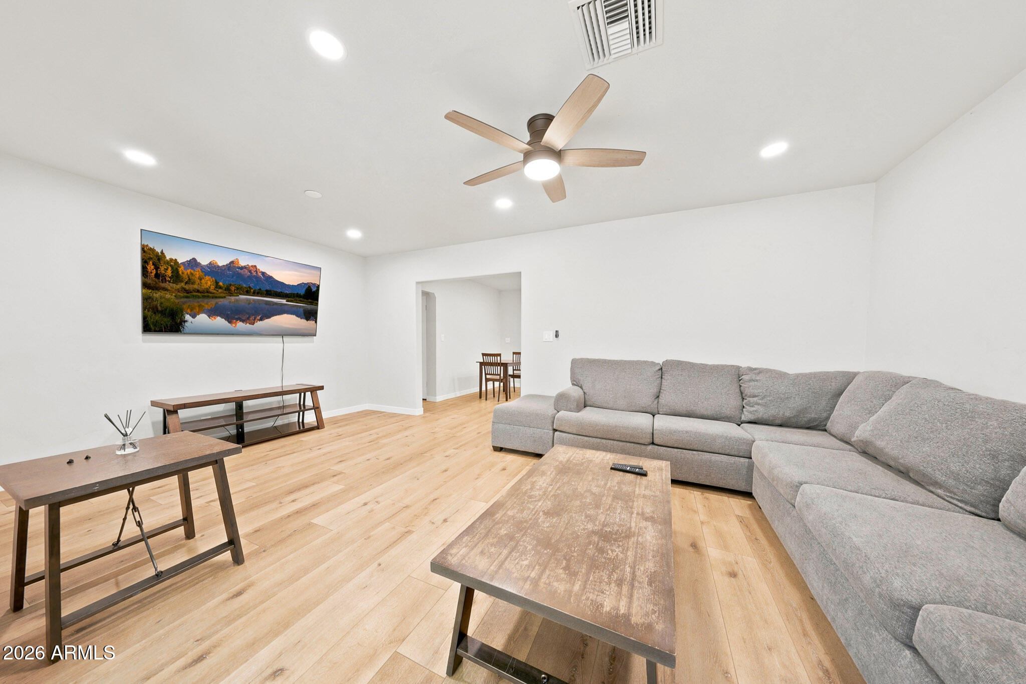 137 E VISTA DEL CERRO Drive