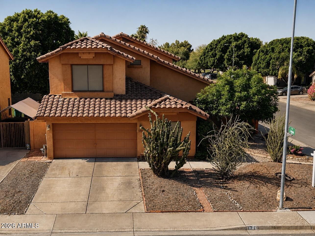 3713 E ISABELLA Avenue