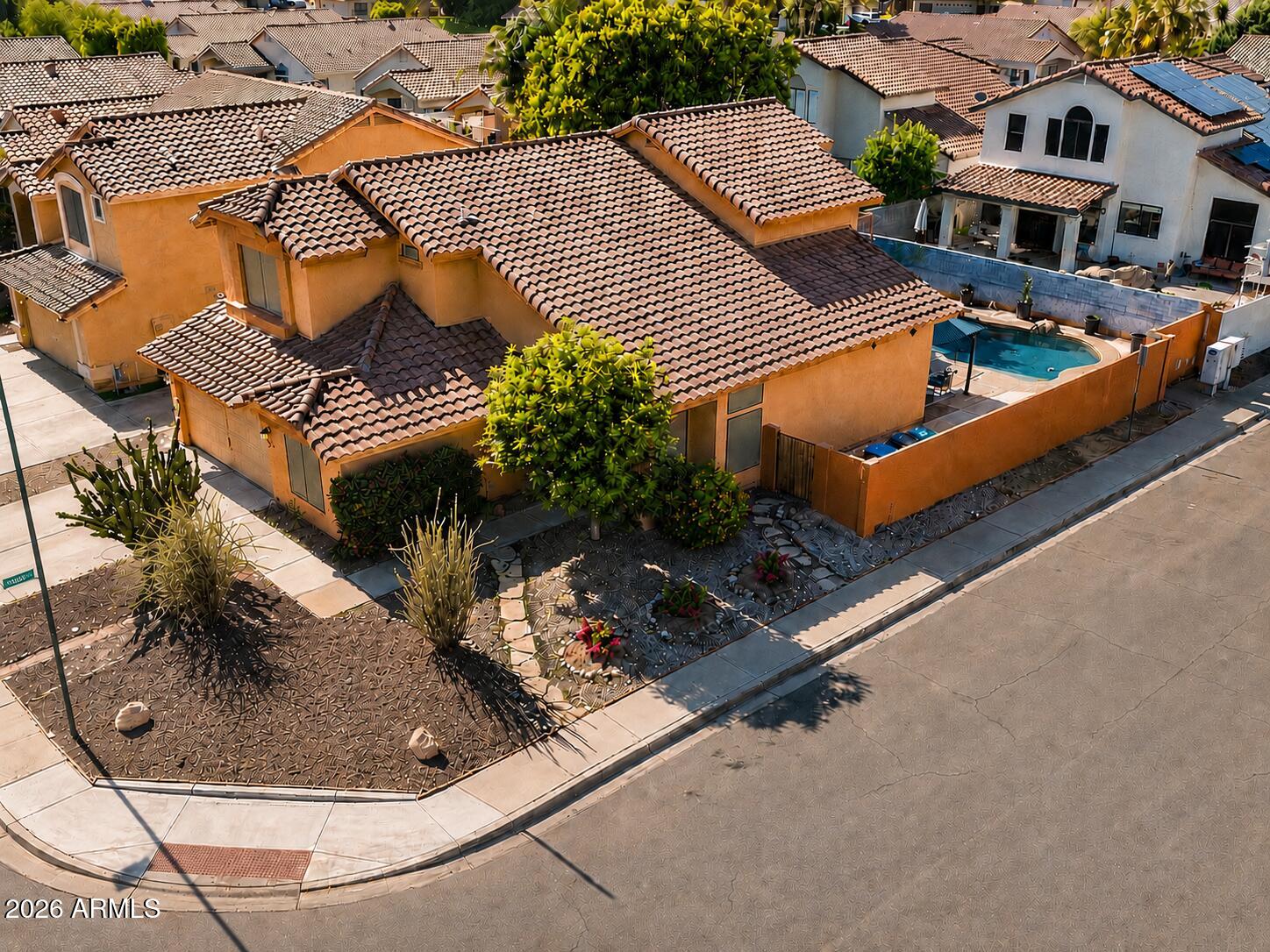 3713 E ISABELLA Avenue