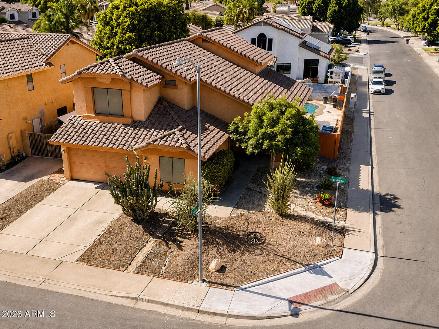 3713 E ISABELLA Avenue