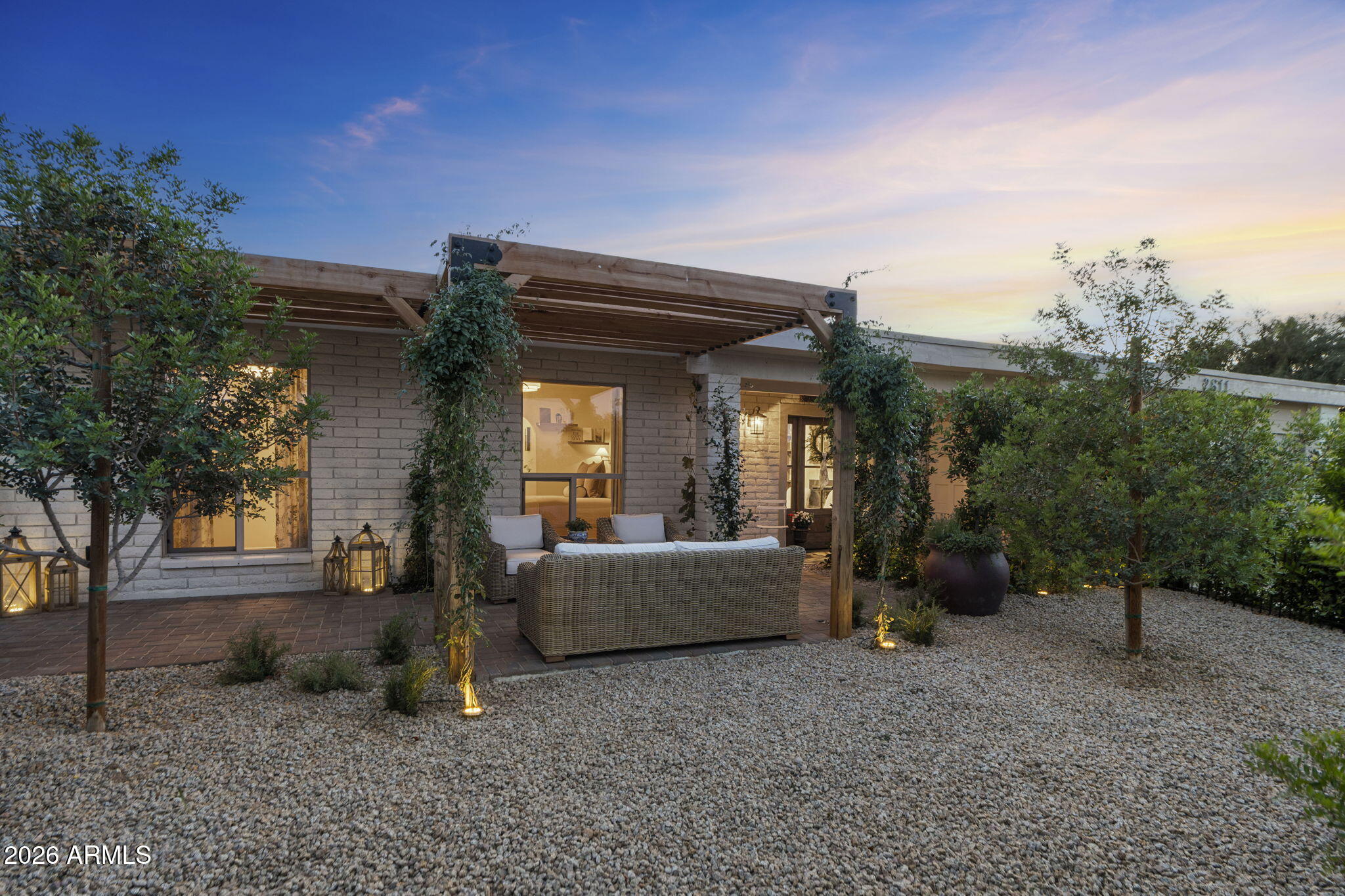 2811 E CORRINE Drive