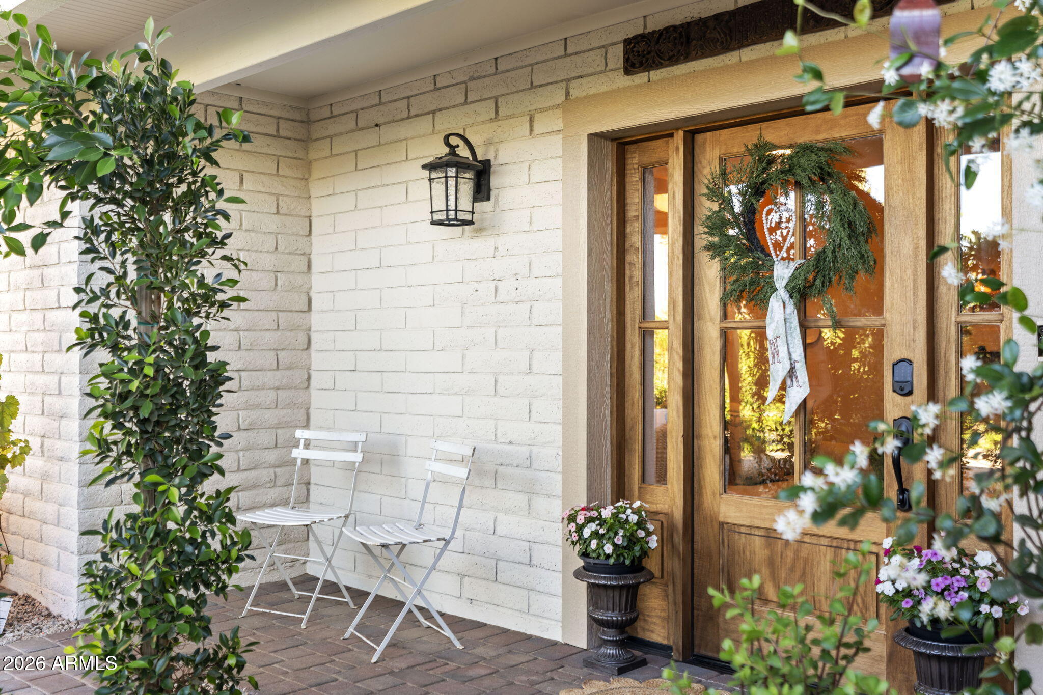 2811 E CORRINE Drive