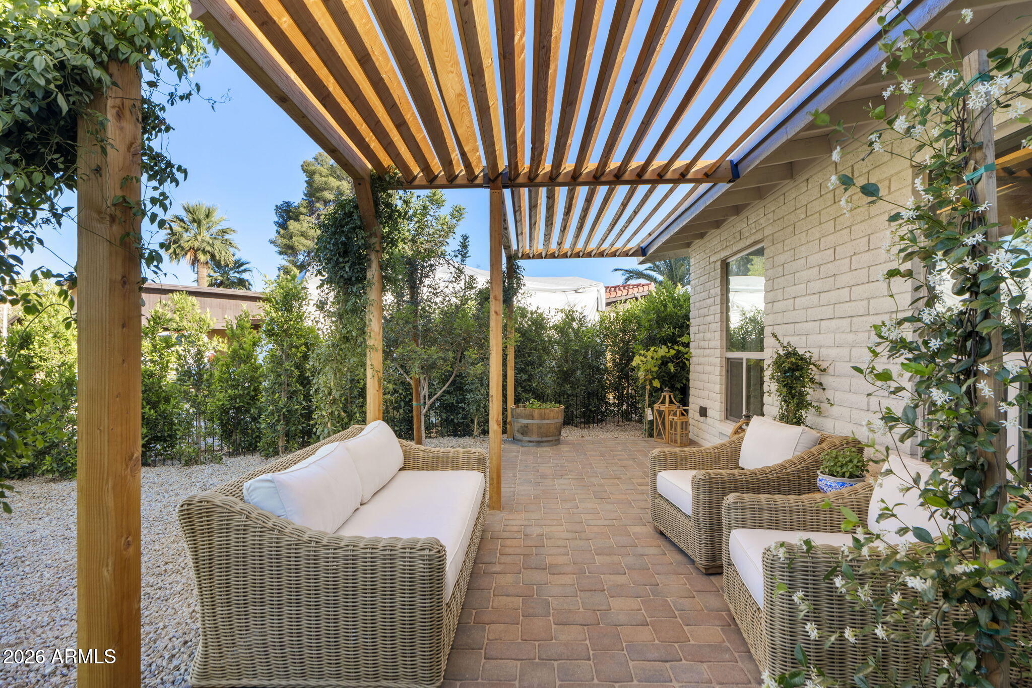 2811 E CORRINE Drive