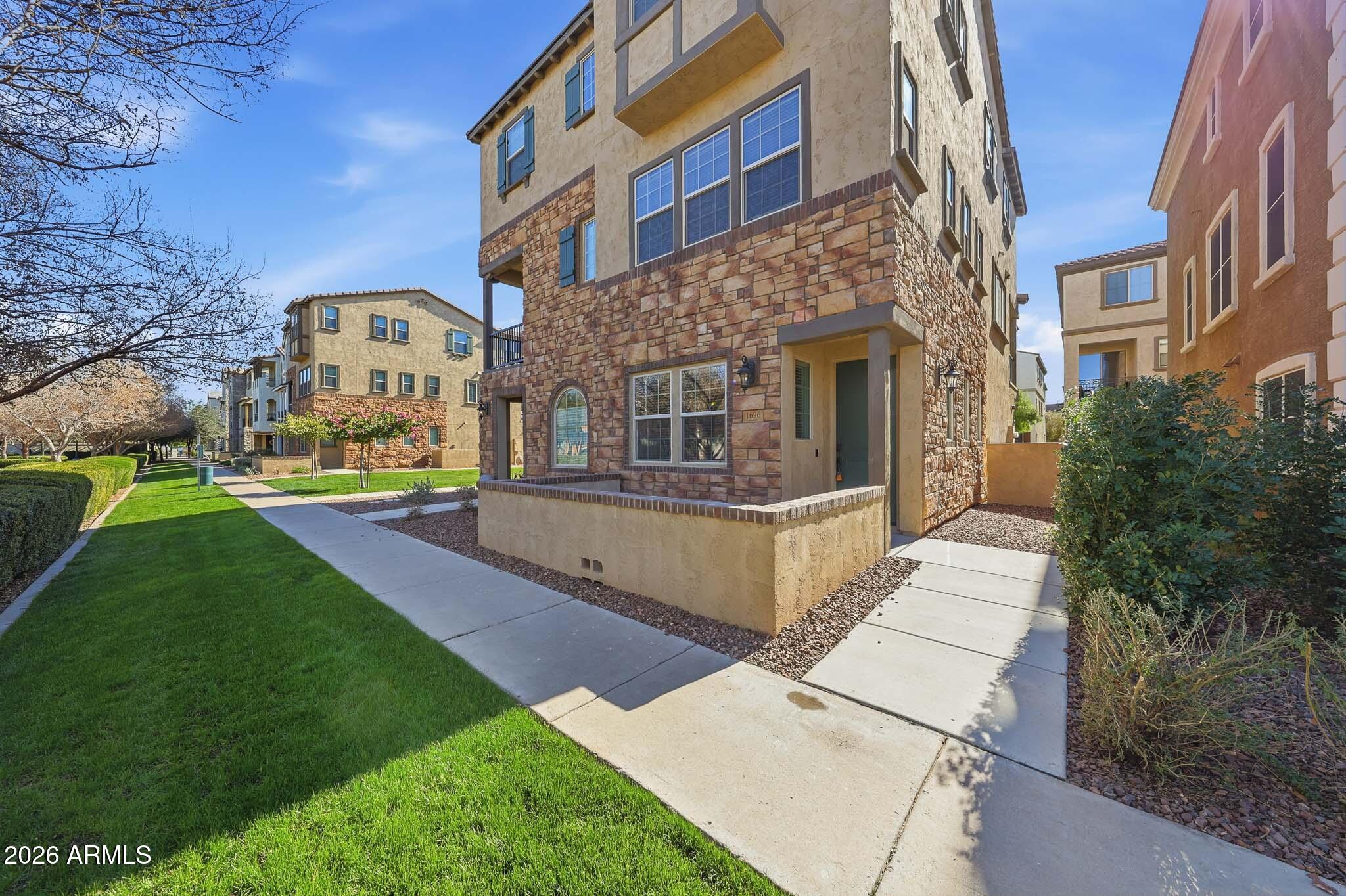 1696 E BRIDGEPORT Parkway