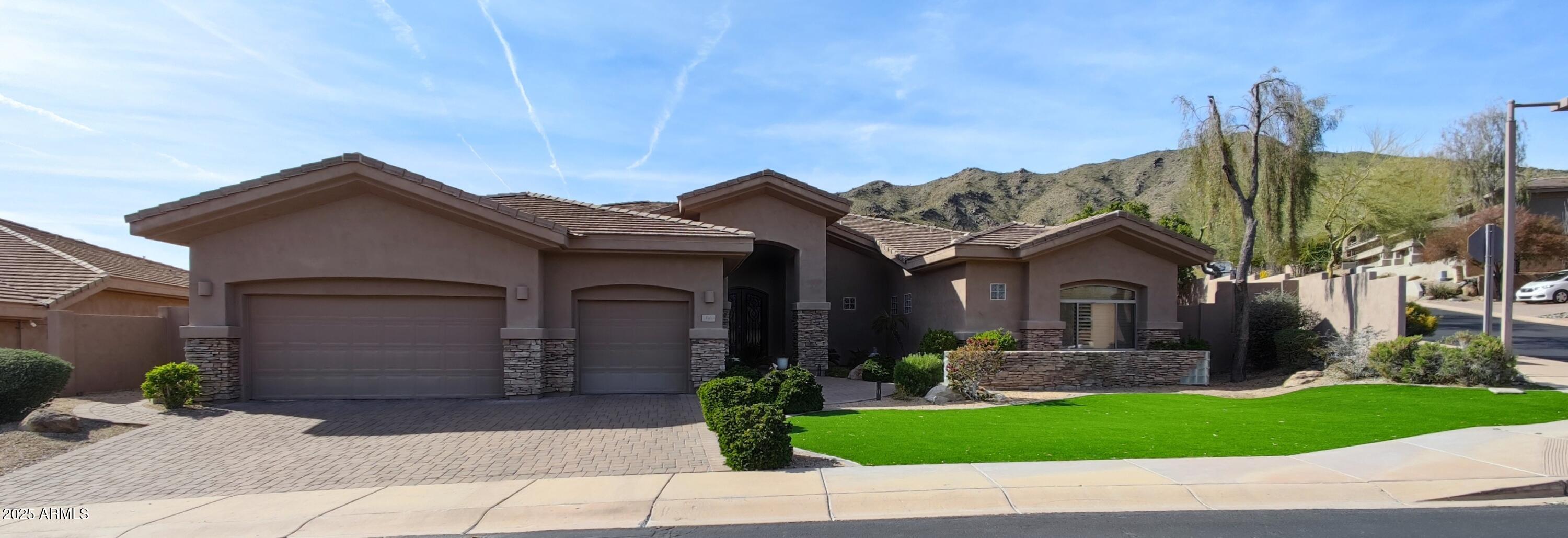 136 E DESERT WIND Drive