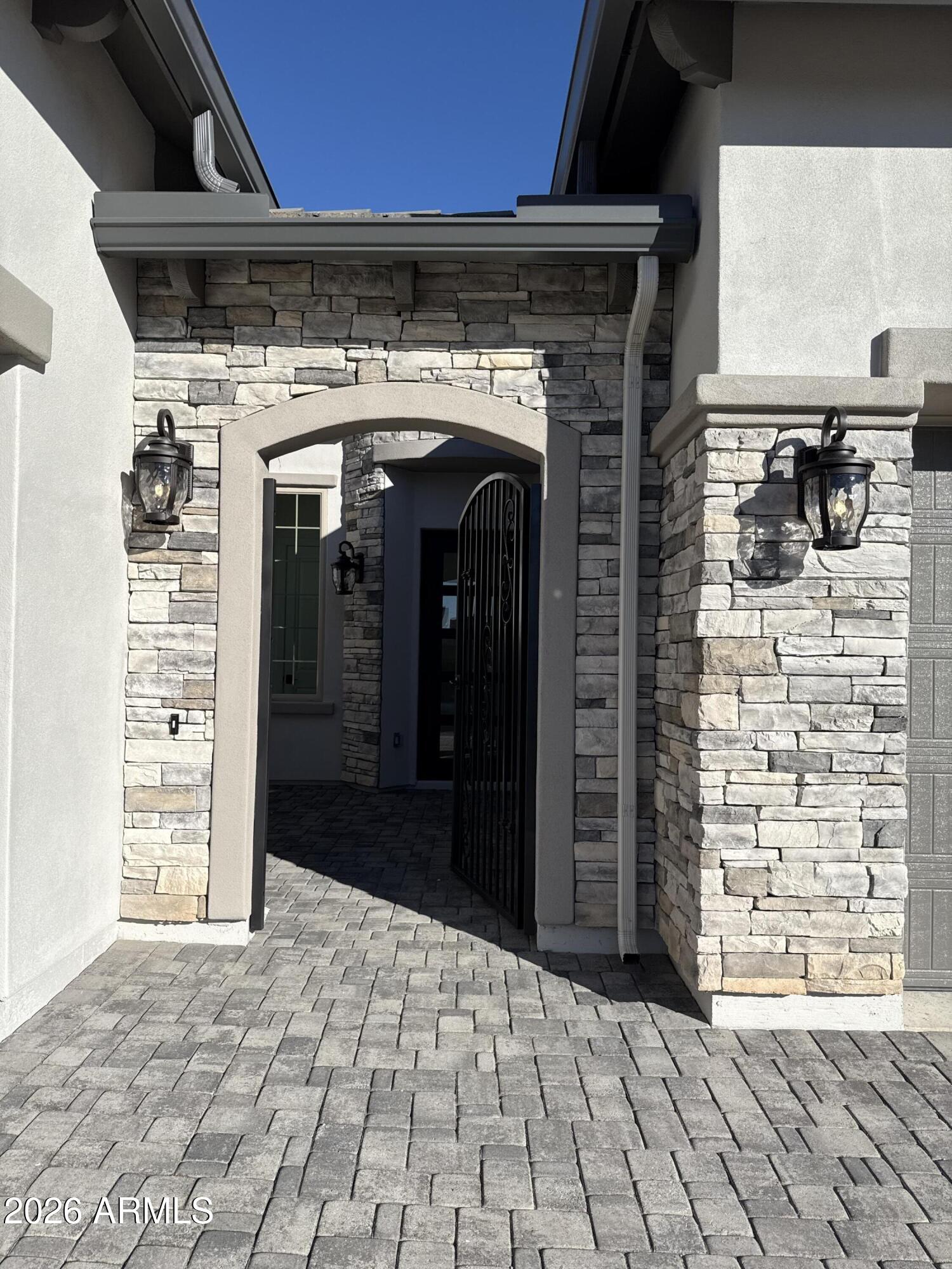 1172 E FIRESTONE Drive