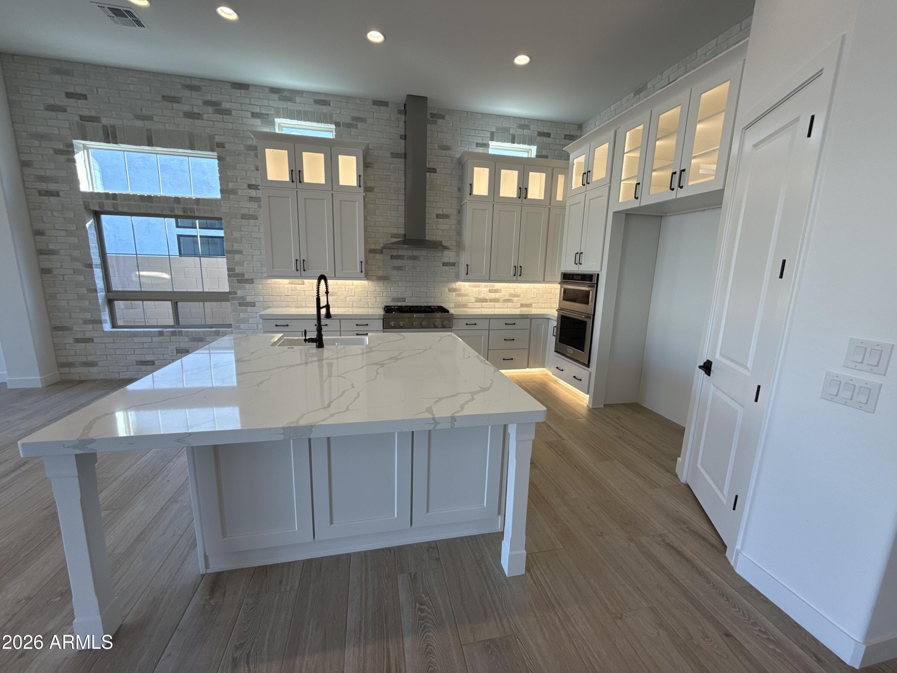 1172 E FIRESTONE Drive