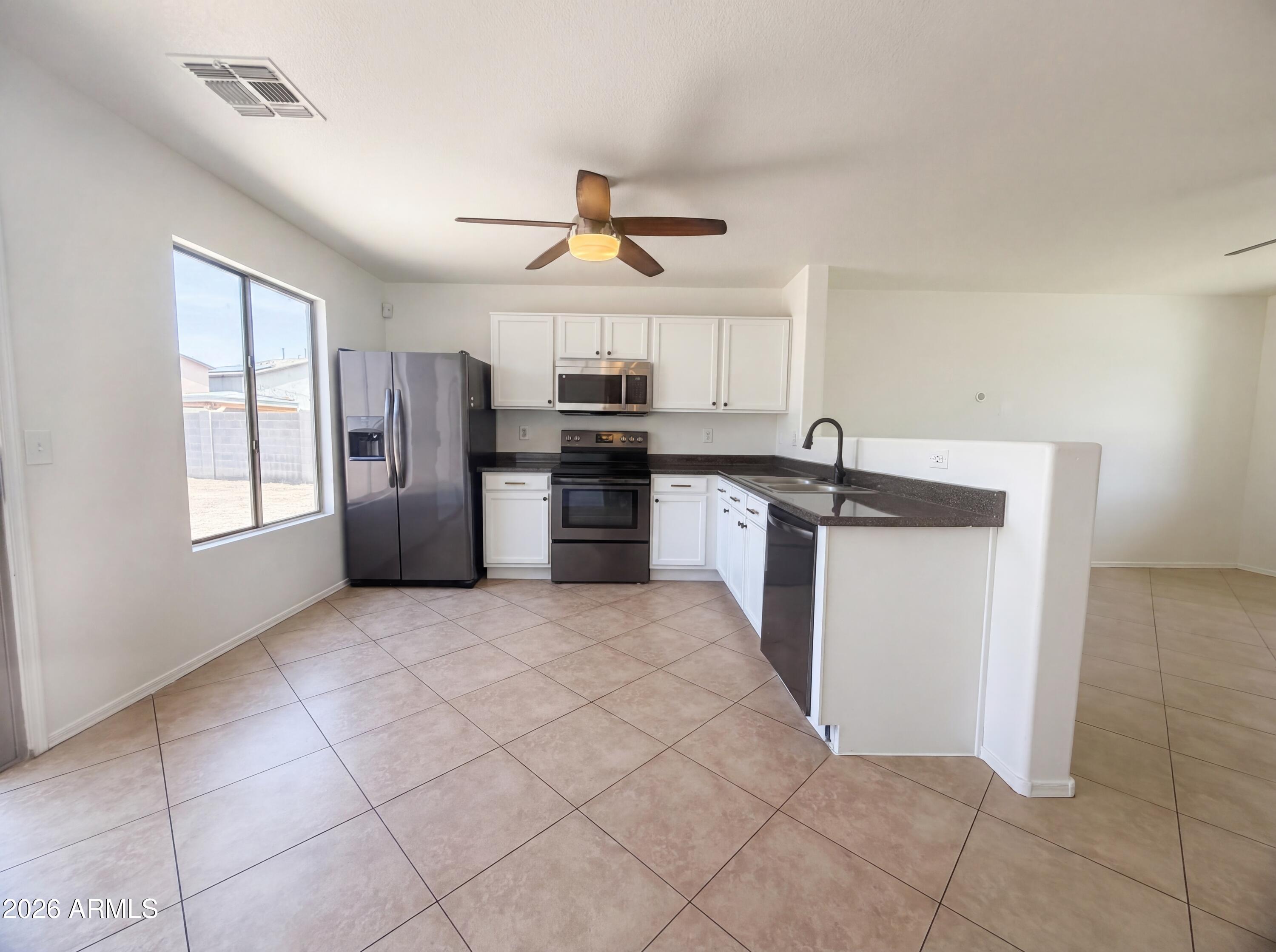 902 E DESERT MOON Trail