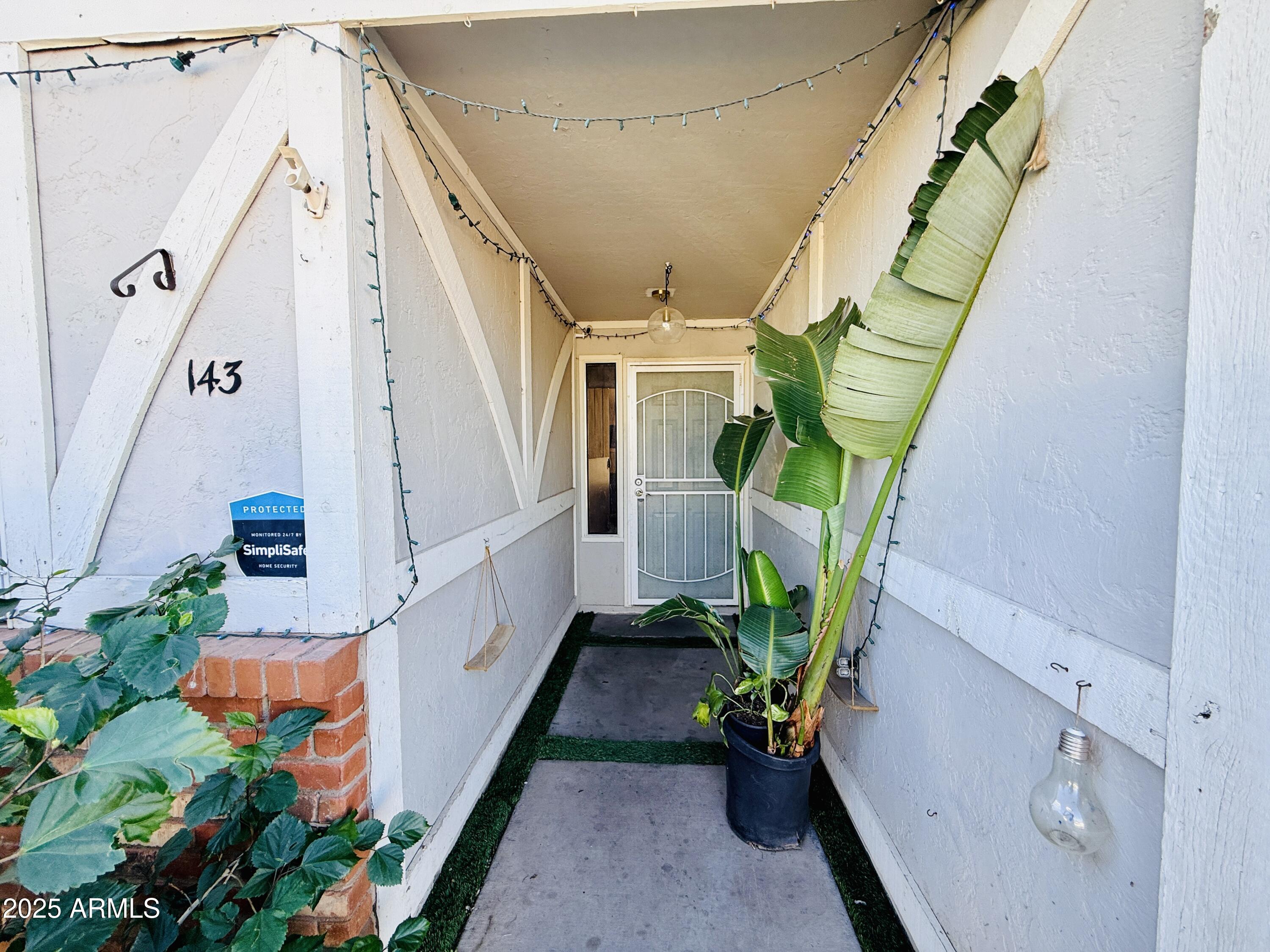 143 W IVYGLEN Street