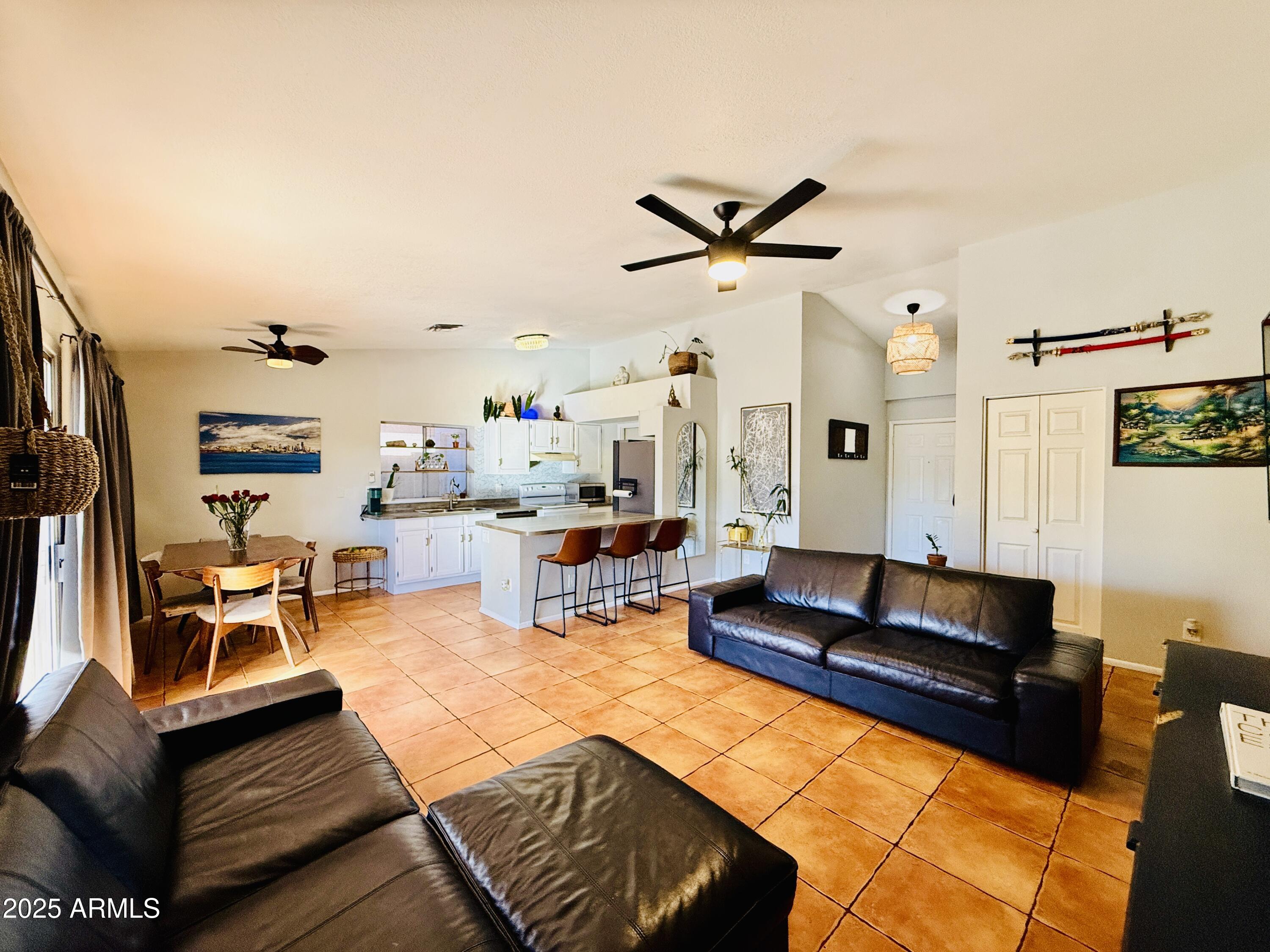 143 W IVYGLEN Street