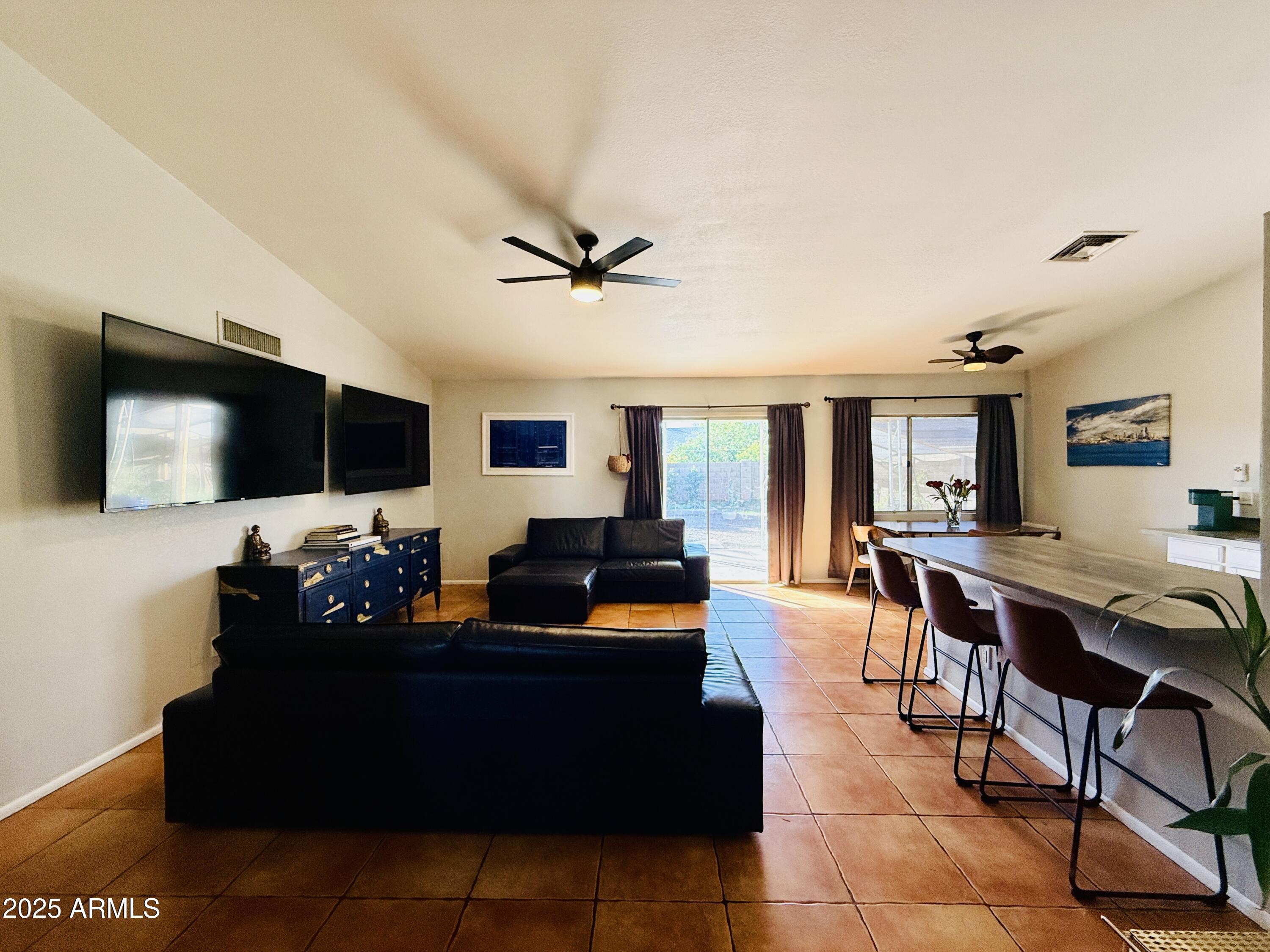 143 W IVYGLEN Street