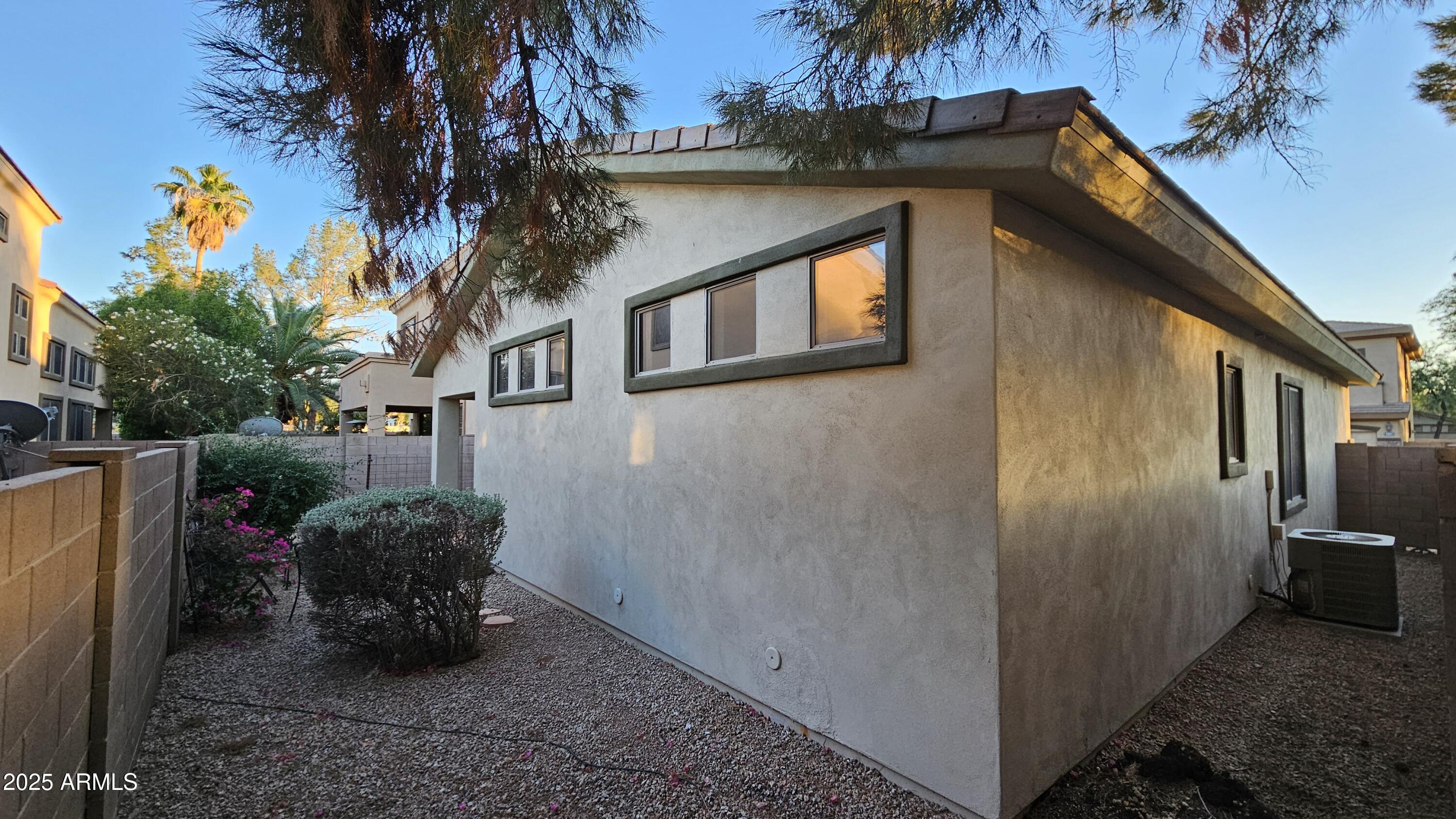 1911 W Periwinkle Way