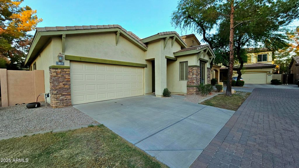 Photo of 1911 W Periwinkle Way, Chandler, AZ 85248 (MLS # 6924393)