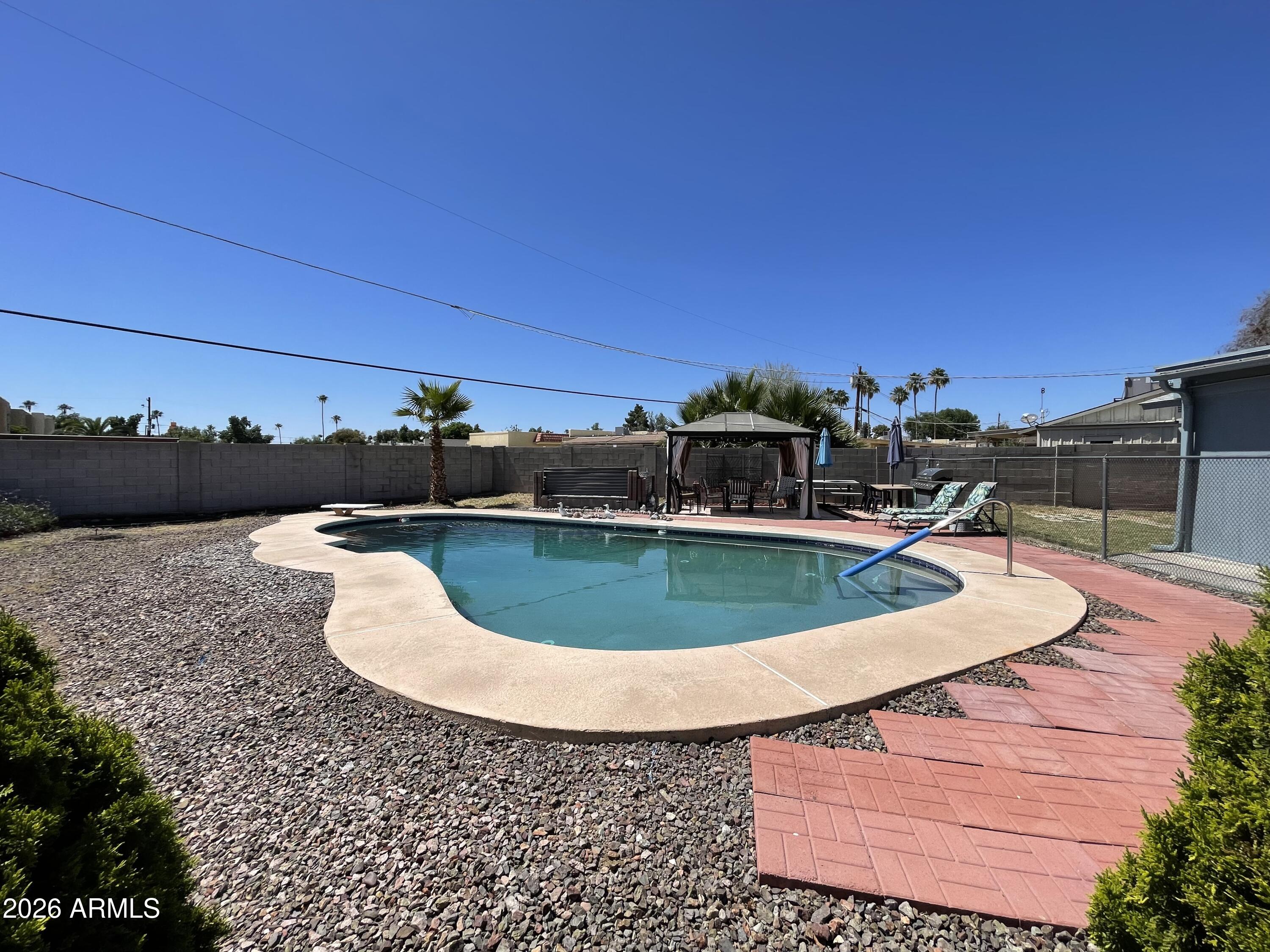 1541 W DANBURY Road
