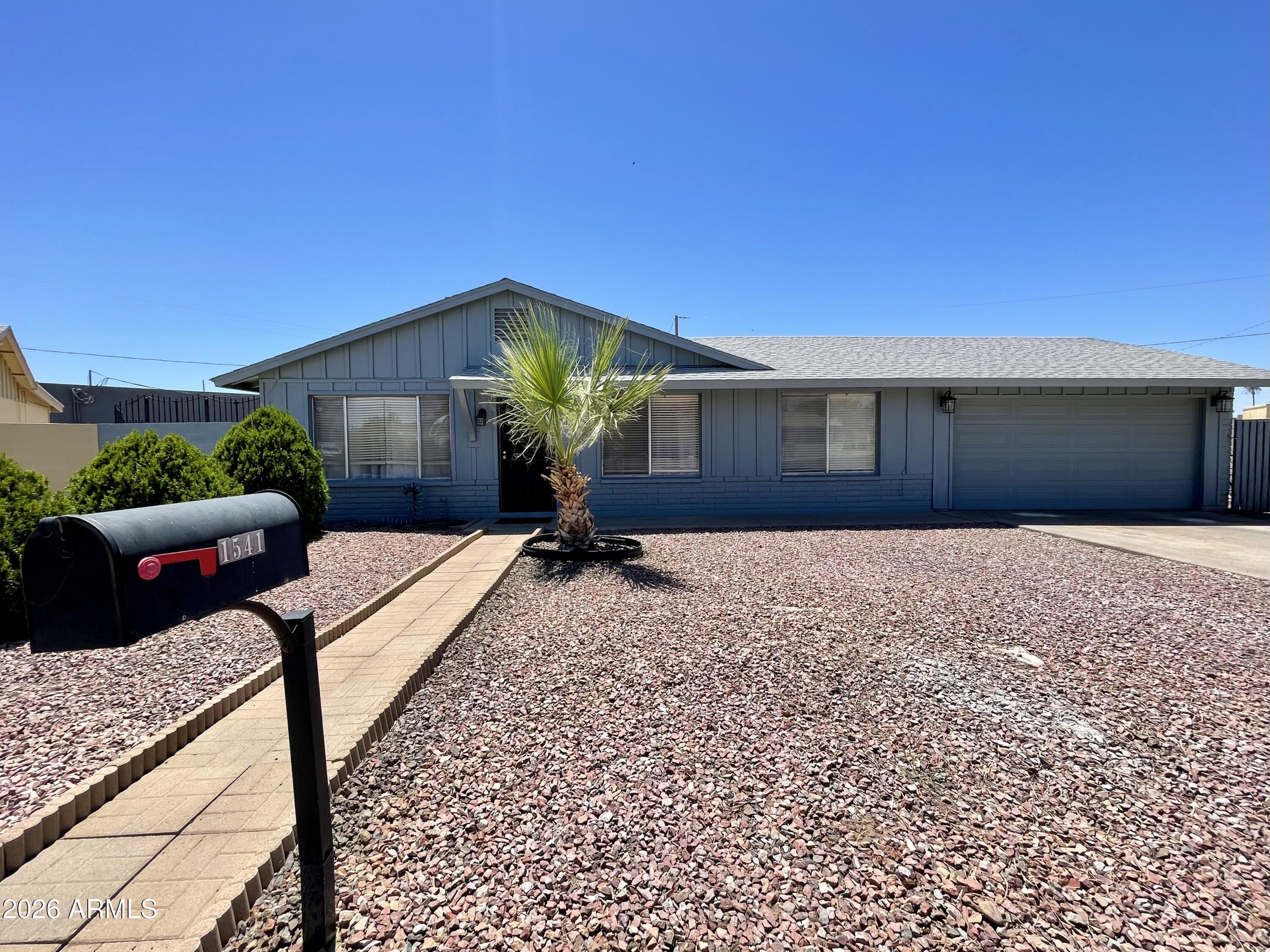1541 W DANBURY Road