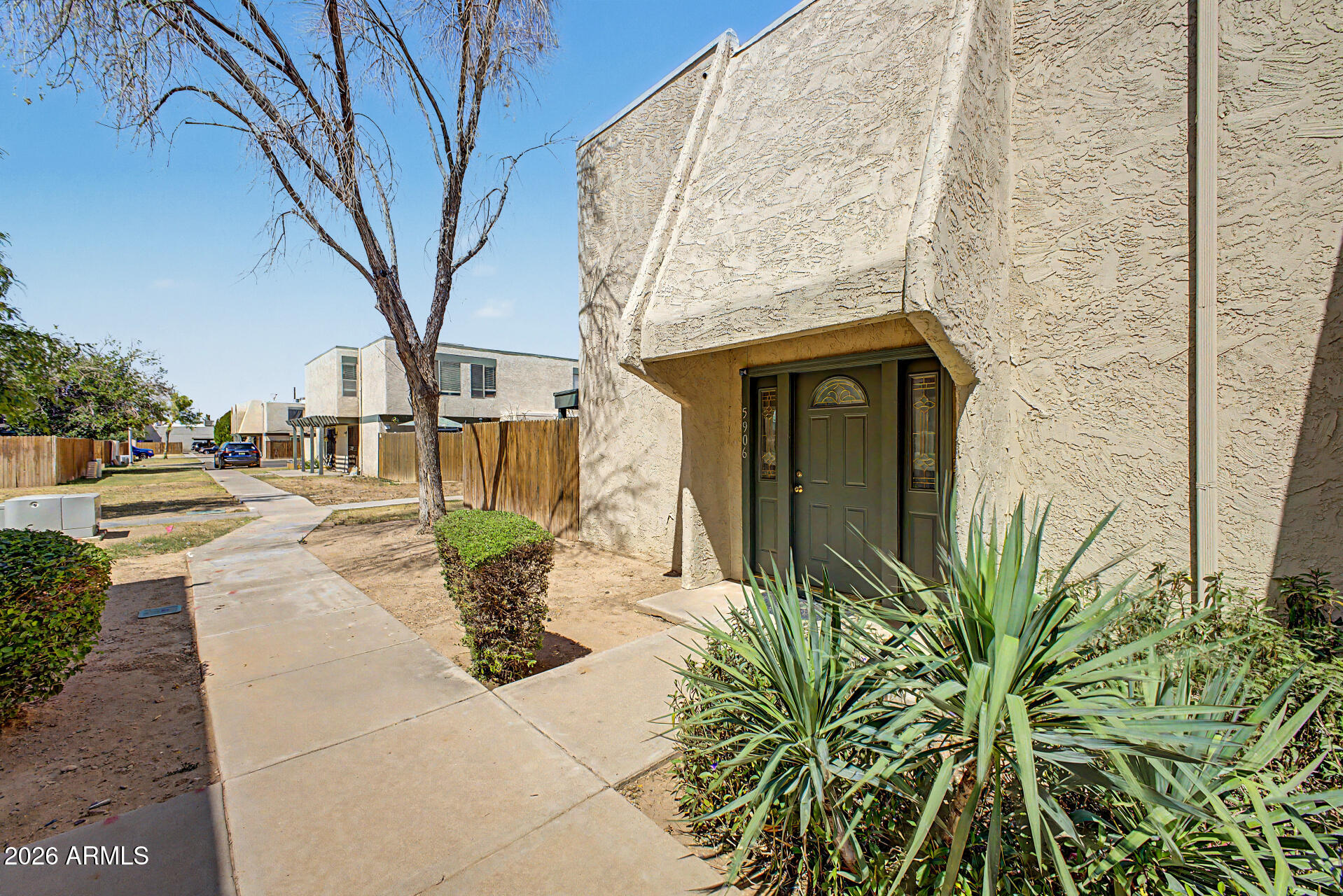 5906 W GOLDEN Lane