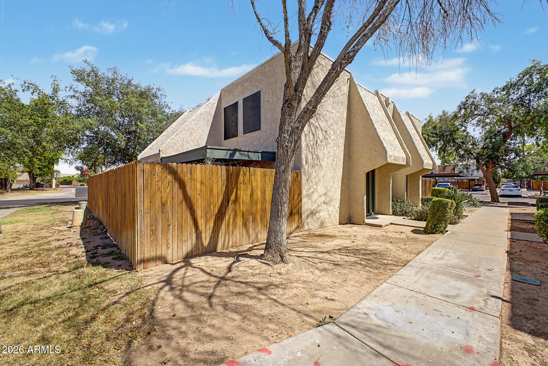 5906 W GOLDEN Lane