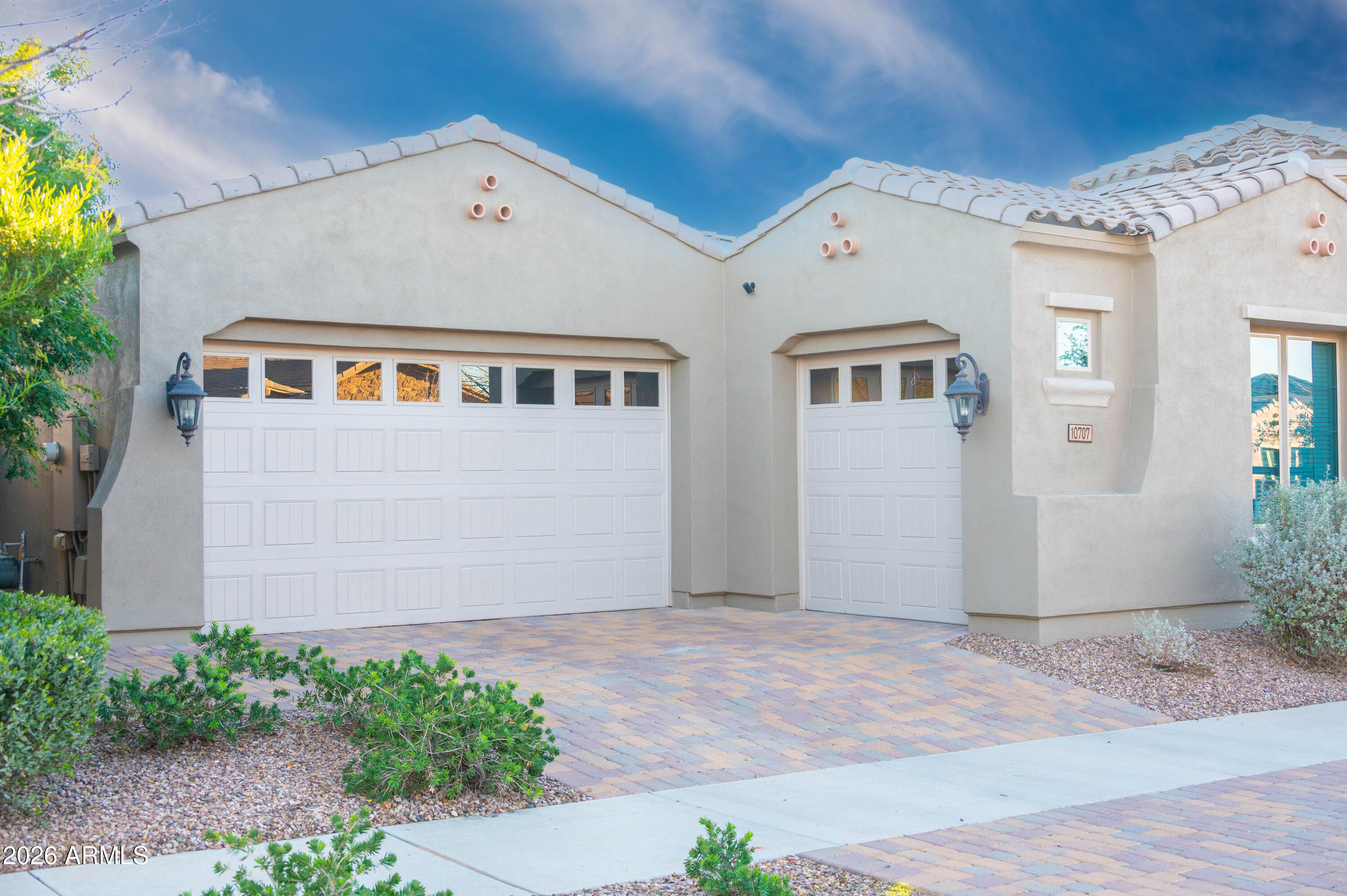 10707 E LUMIERE Avenue