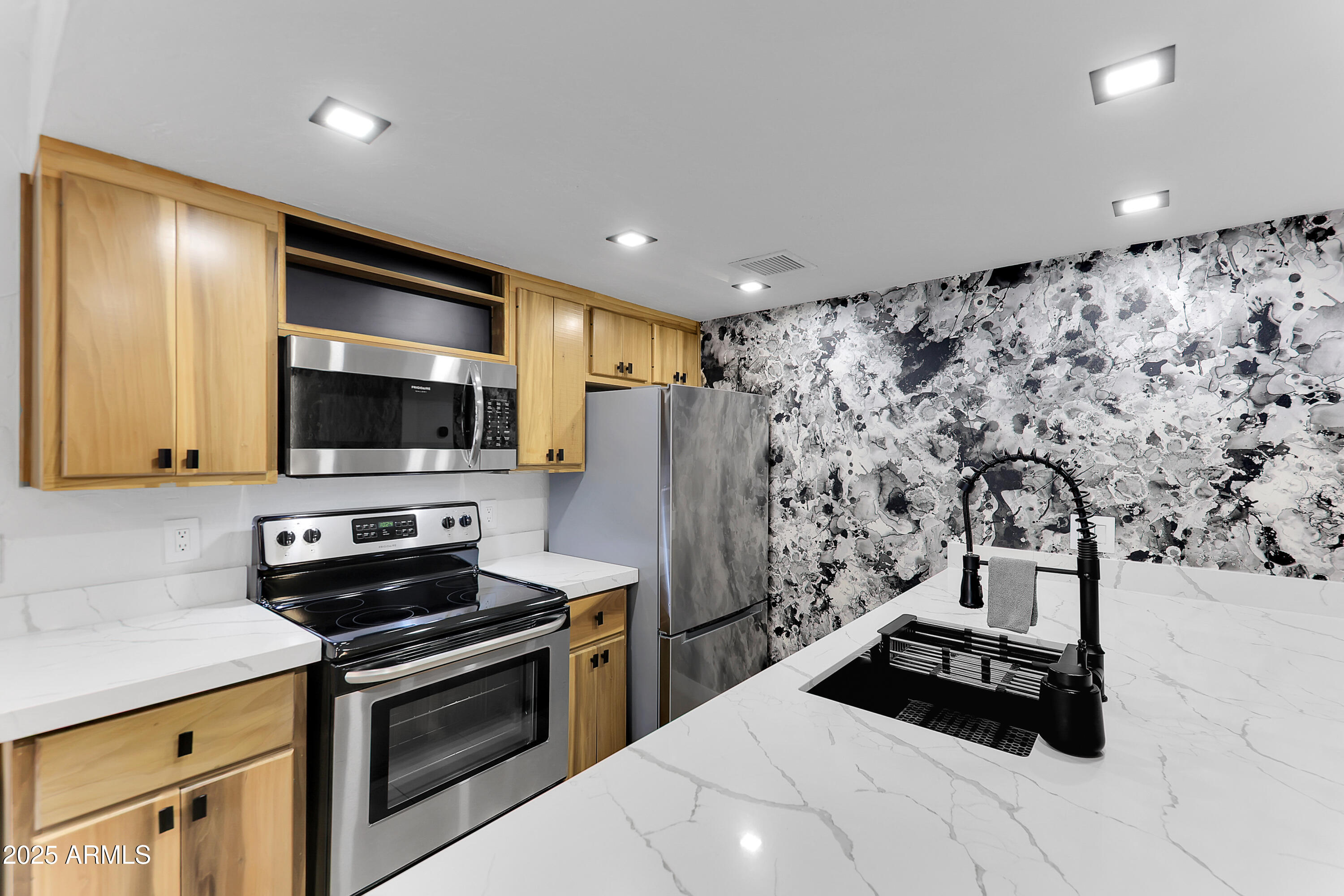 2228 E CAMPBELL Avenue 205