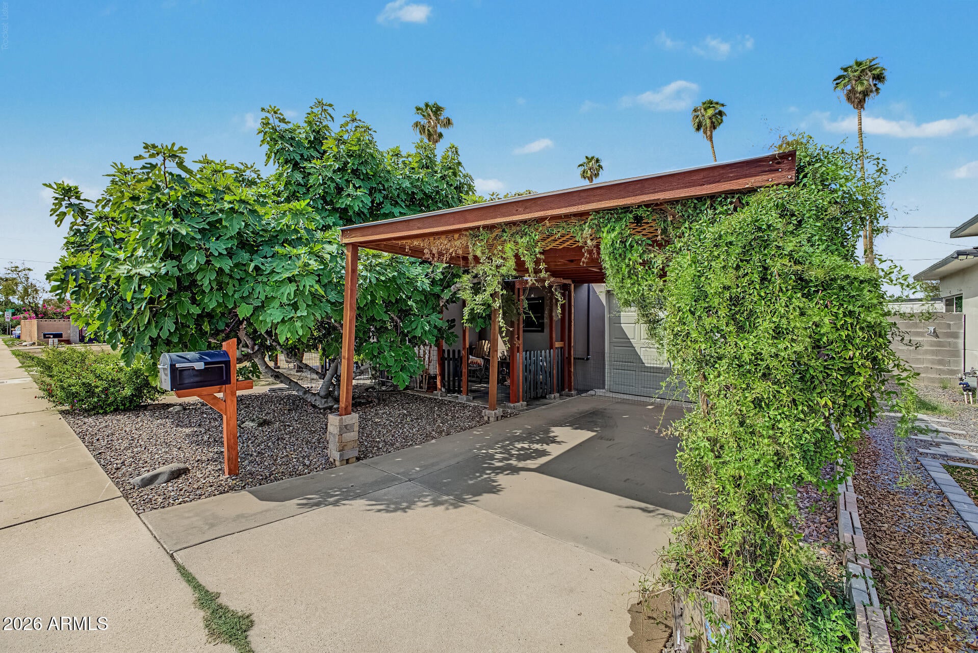 208 N HORNE --