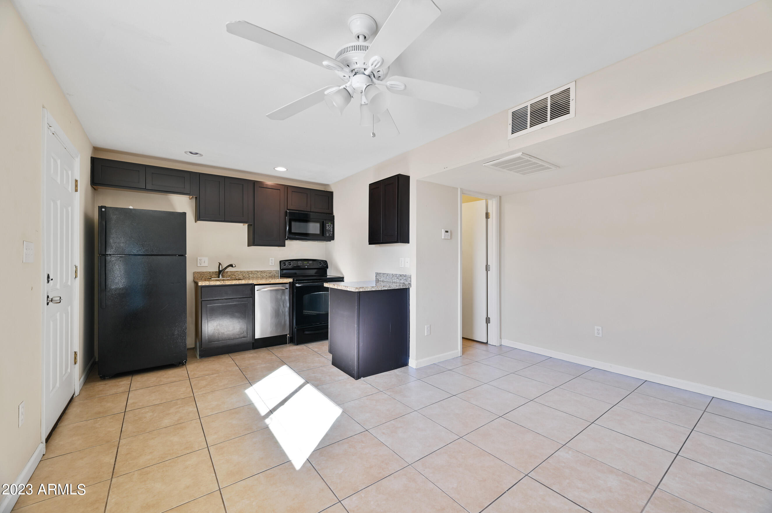 3949 E EARLL Drive 4