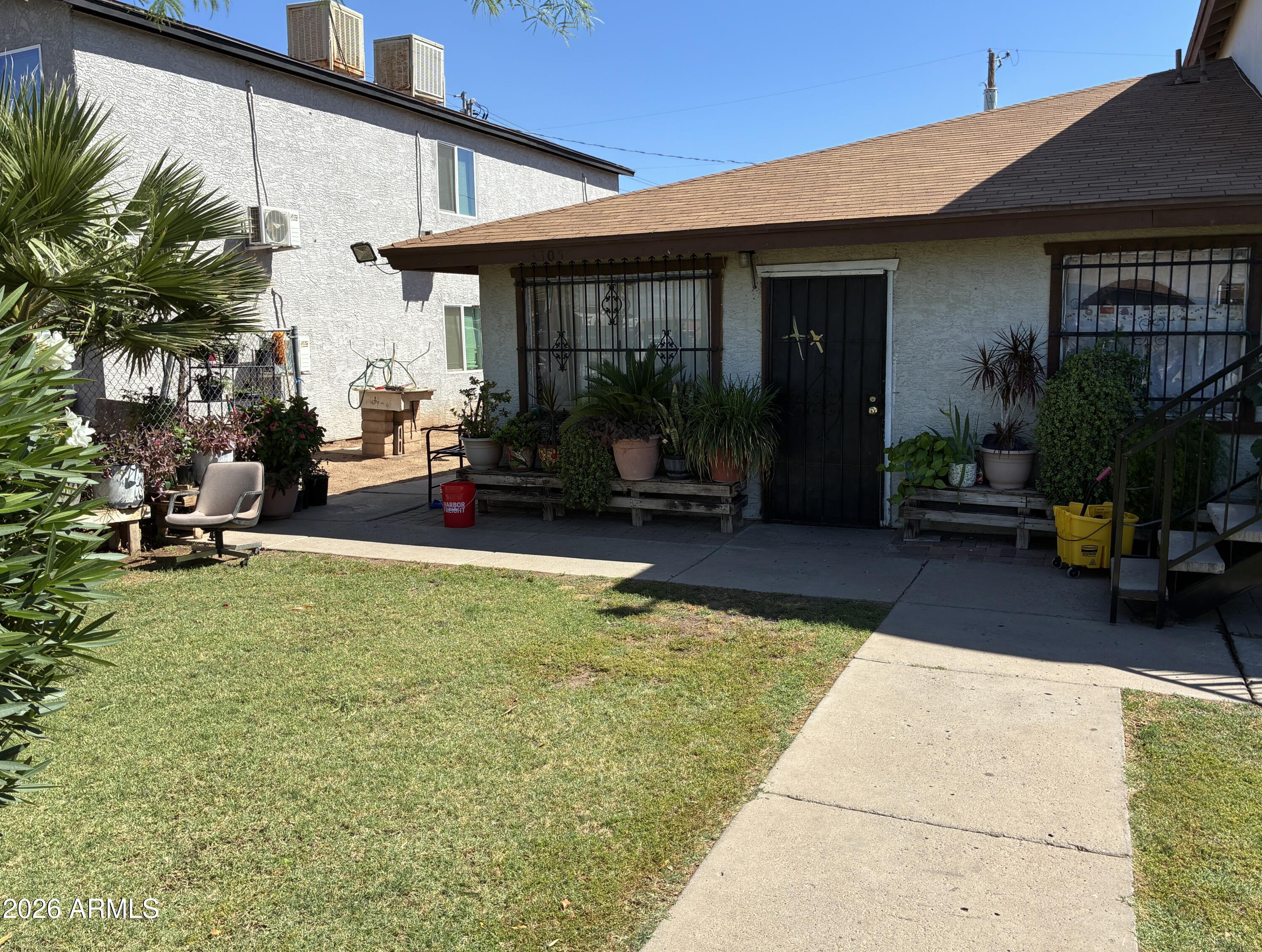 3105 W MADISON Street