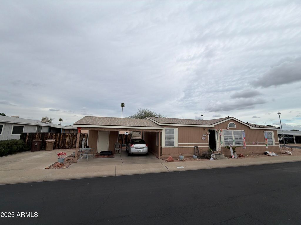 Photo of 11275 N 99th Avenue #223, Peoria, AZ 85345 (MLS # 6962153)