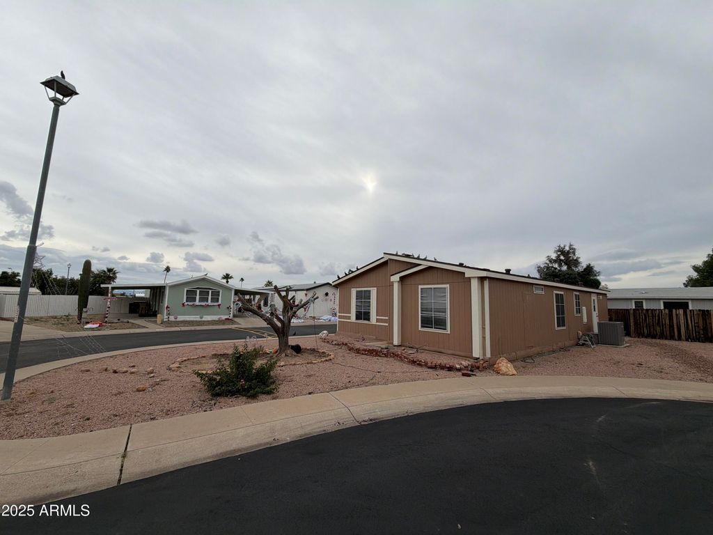 Photo of 11275 N 99th Avenue #223, Peoria, AZ 85345 (MLS # 6962153)
