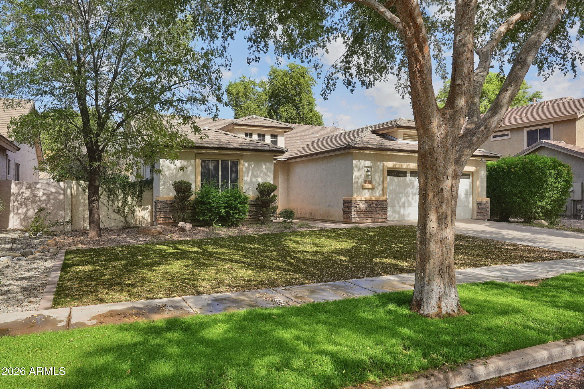 3246 E LINDA Lane