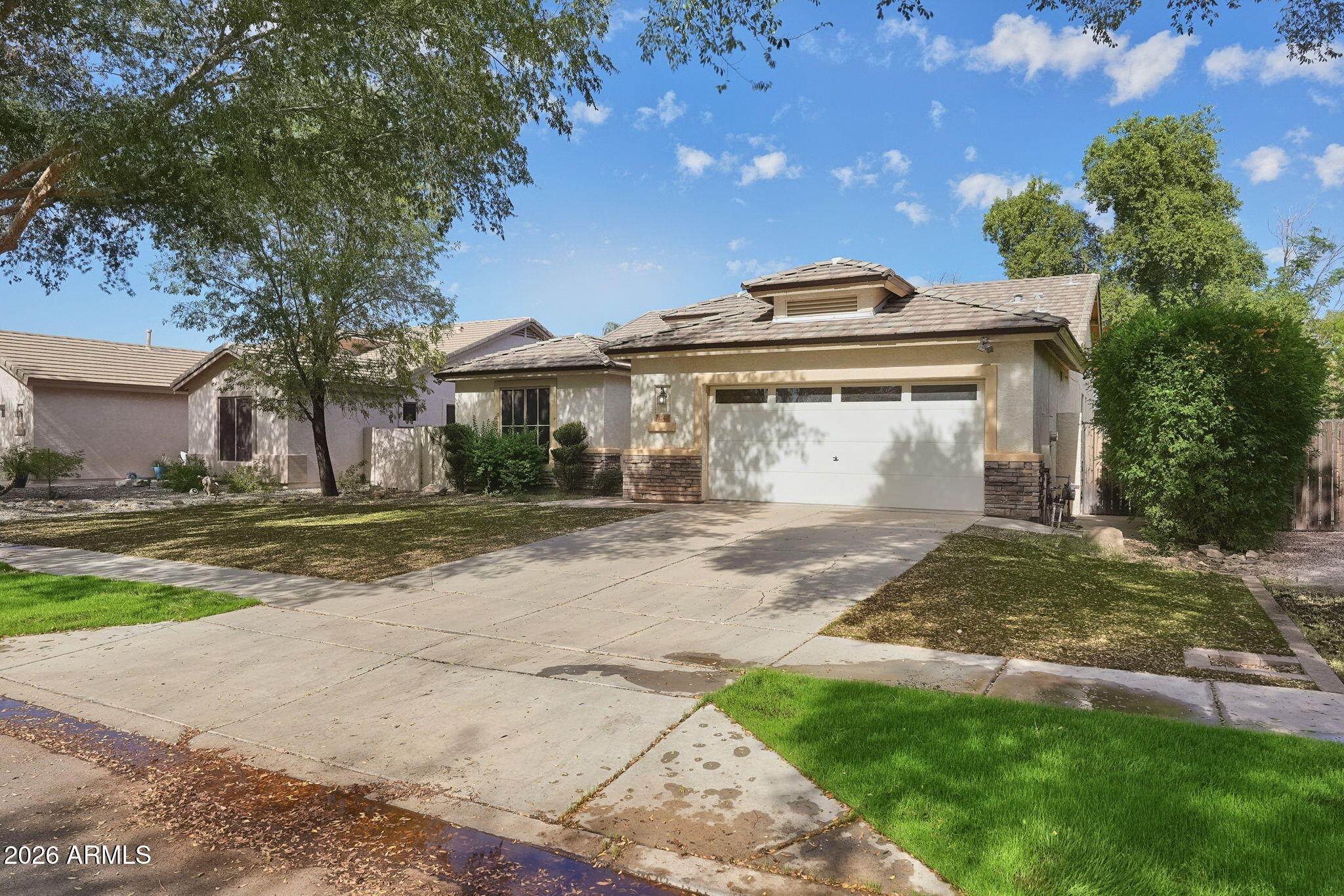 3246 E LINDA Lane