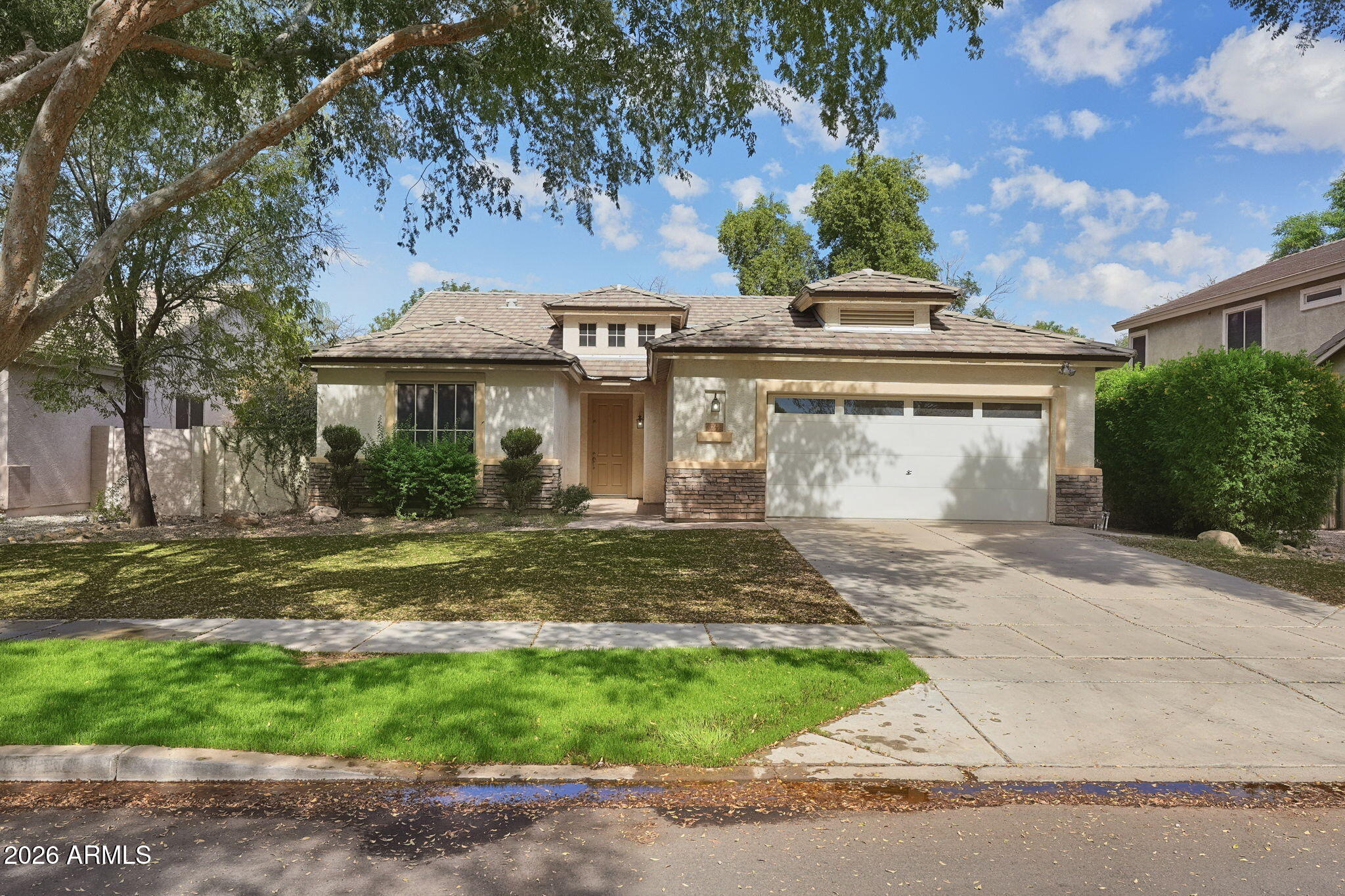 3246 E LINDA Lane