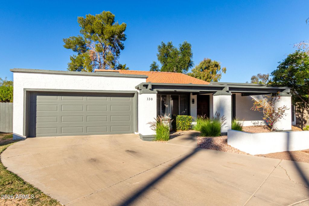 Photo of 330 W Cardeno Circle, Litchfield Park, AZ 85340 (MLS # 6971410)