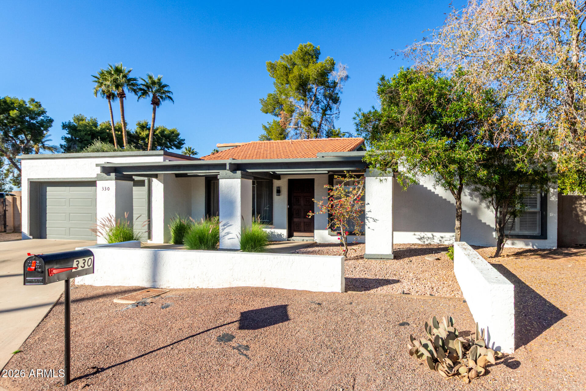 330 W CARDENO Circle