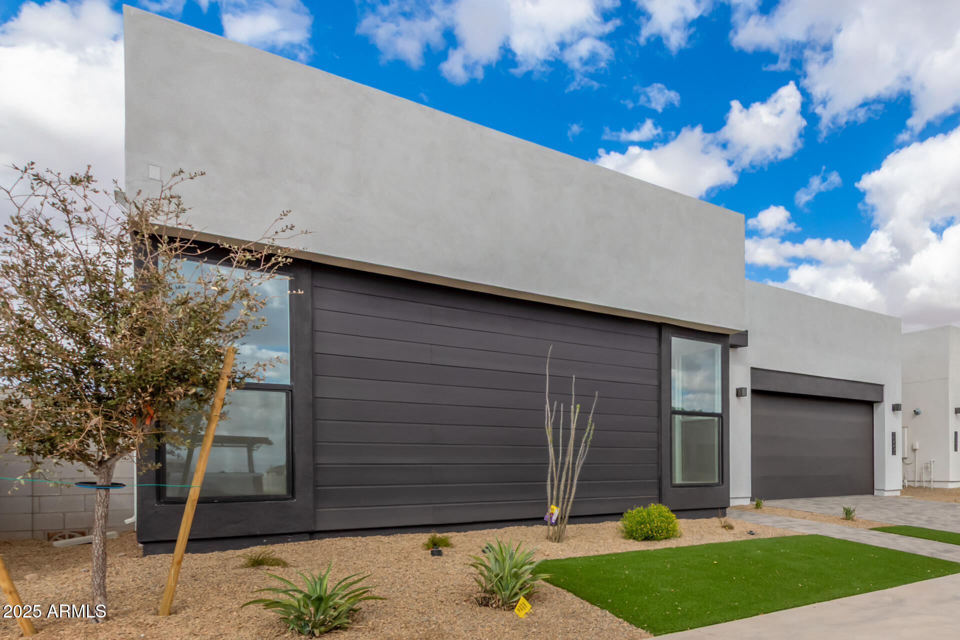 10302 E UTAH Avenue