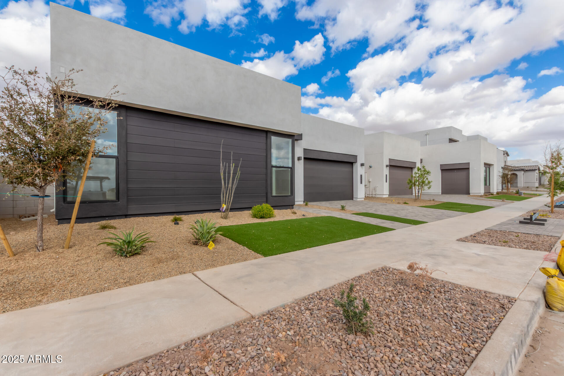 10302 E UTAH Avenue