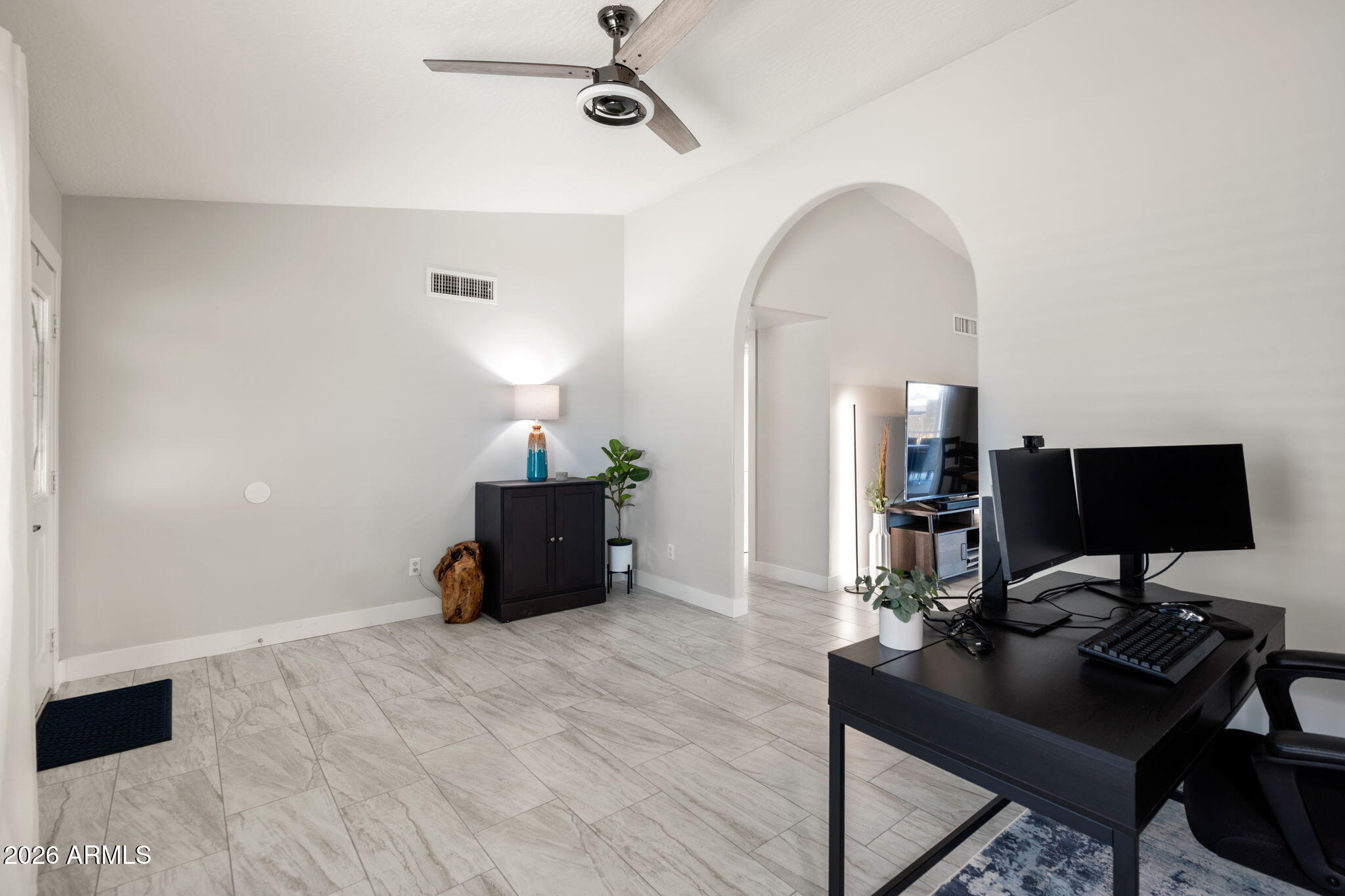 1301 W KERRY Lane