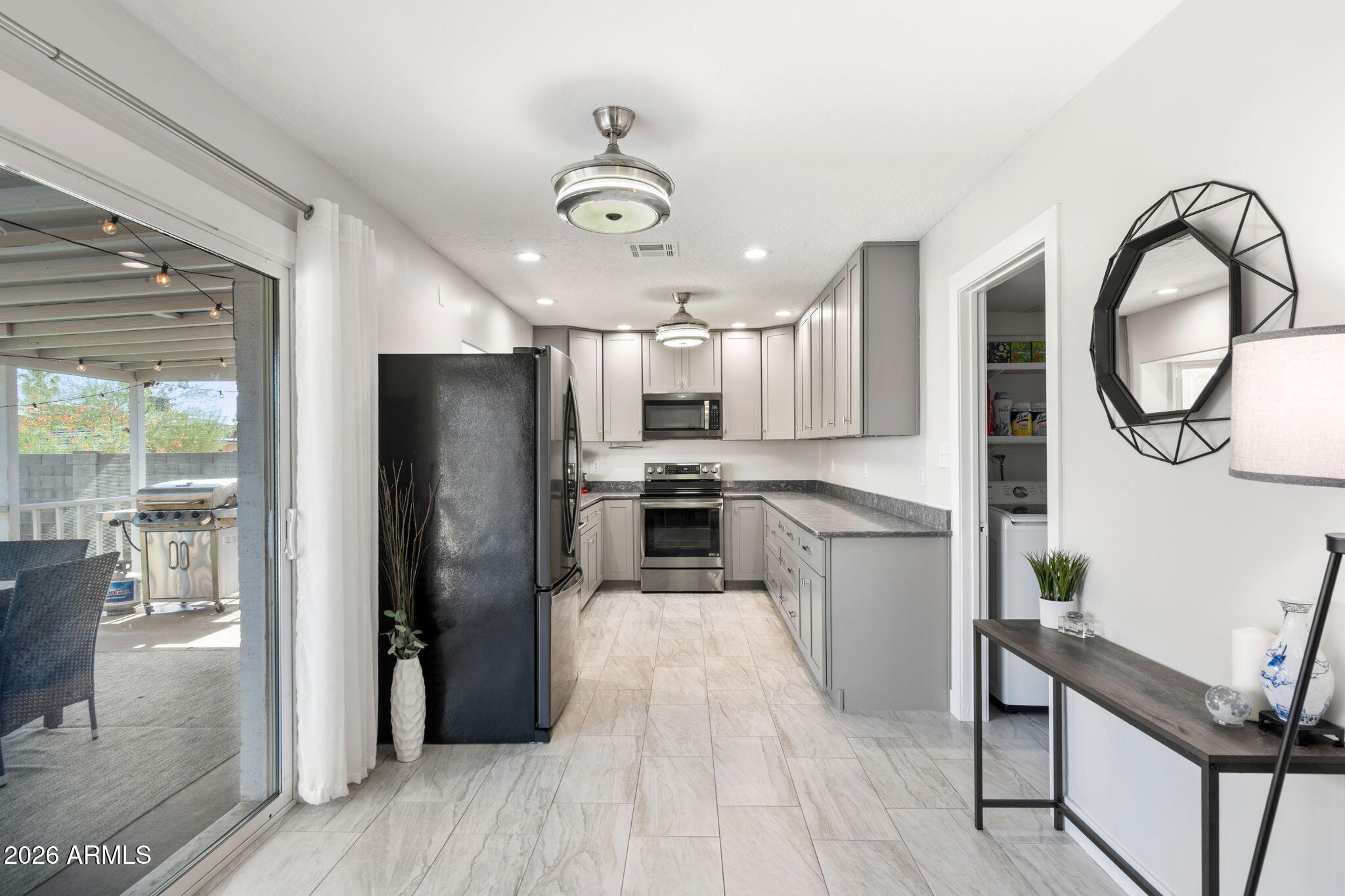 1301 W KERRY Lane