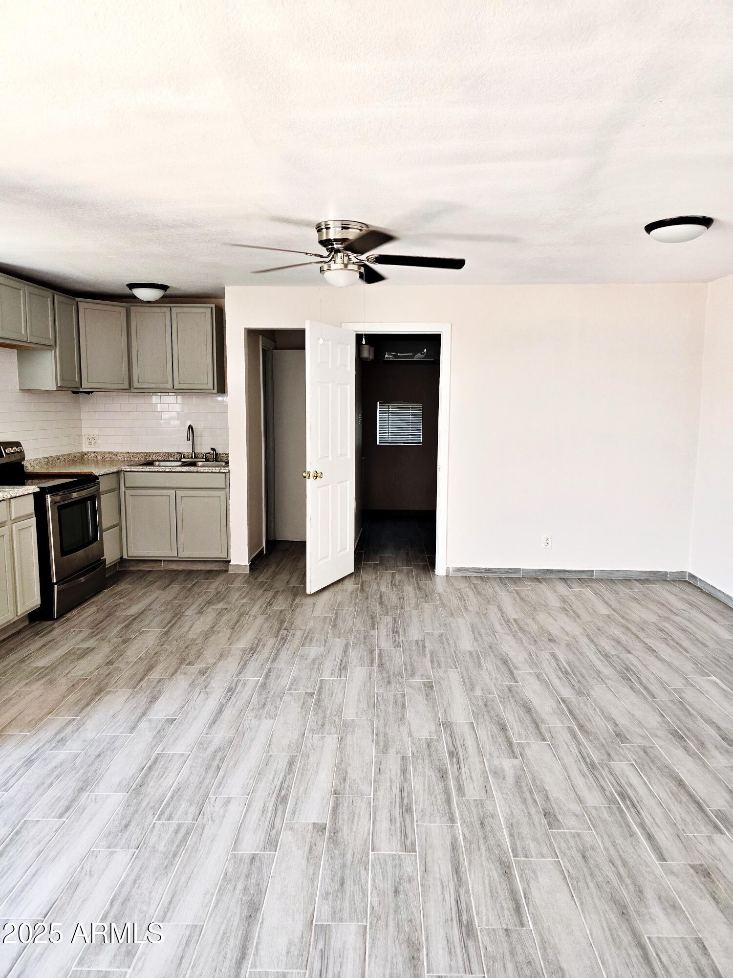 104 E ROOSEVELT Avenue