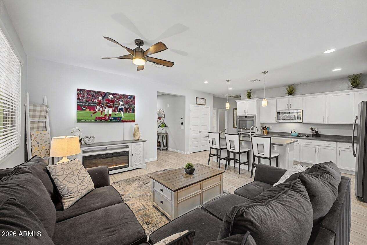 10230 W TOWNLEY Avenue